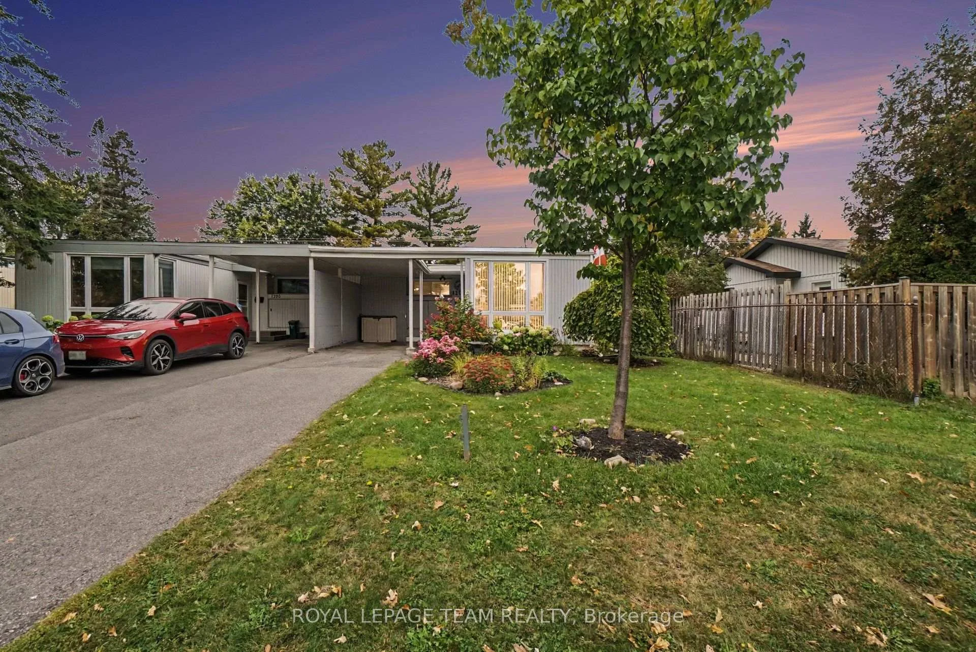 Photo 2 of 1201 Meadowlands Drive E, Ottawa, City View/Skyline/Fisher Heights/Parkwood Hills — HOMEH