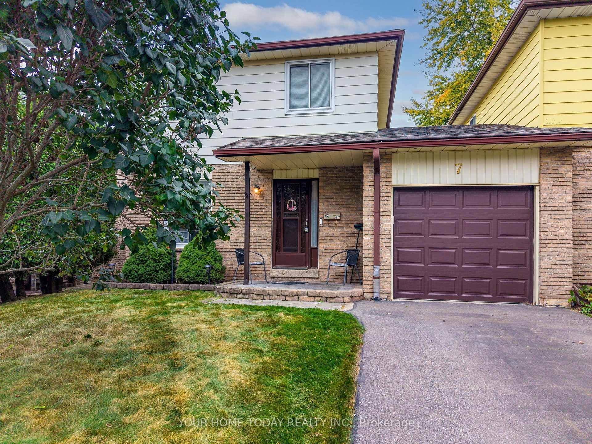 Photo 2 of 7 Greenore Crescent, Halton Hills, Acton — HOMEH