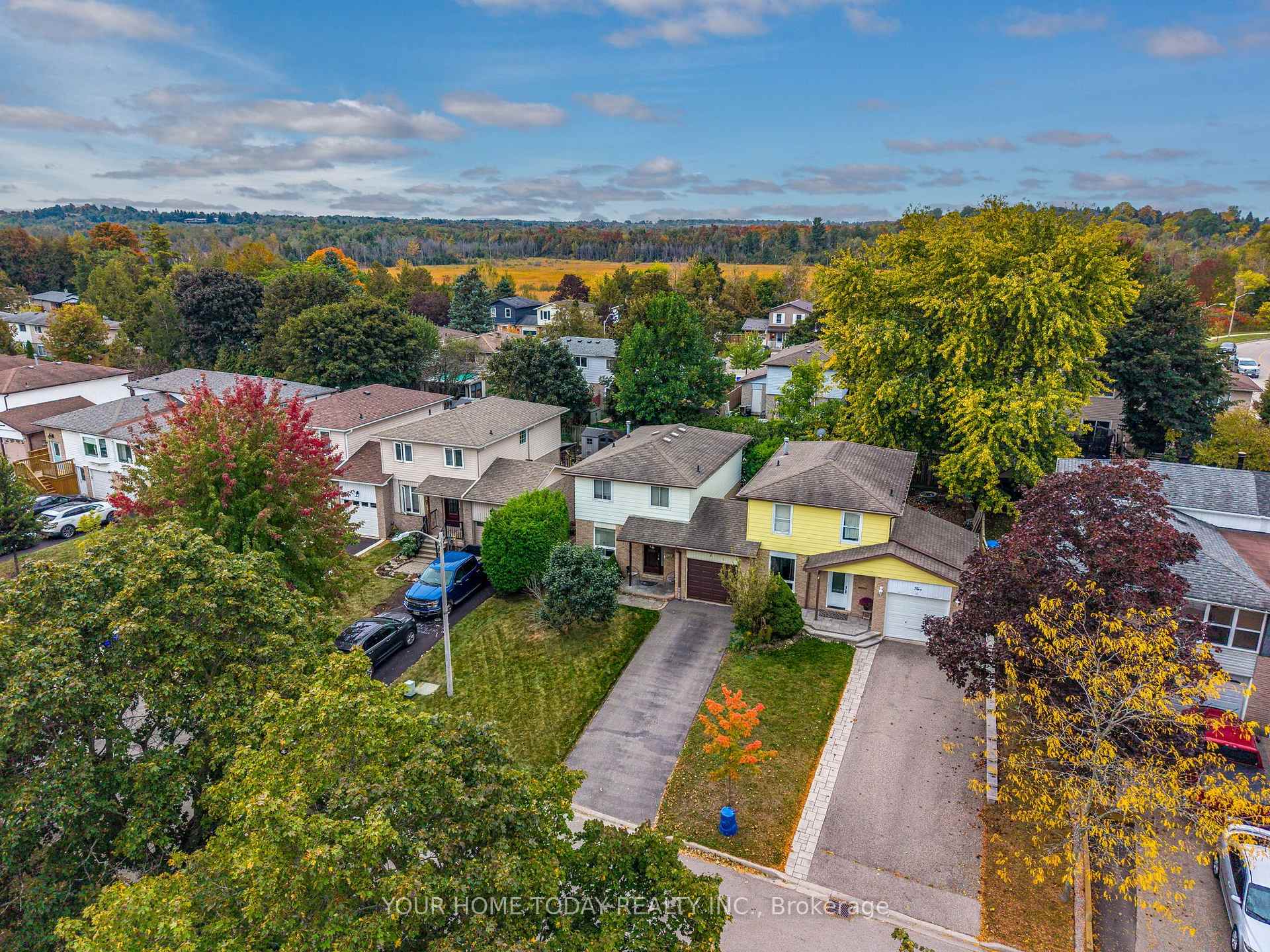 Photo 3 of 7 Greenore Crescent, Halton Hills, Acton — HOMEH