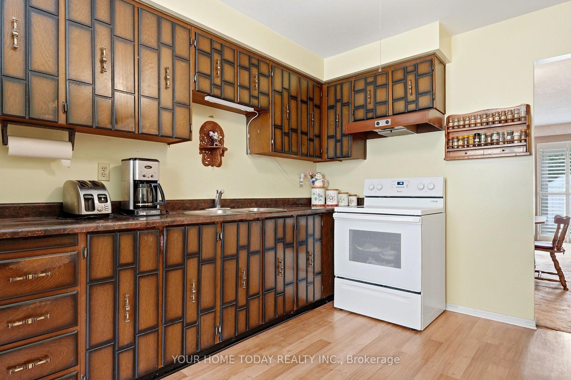 Photo 6 of 7 Greenore Crescent, Halton Hills, Acton — HOMEH