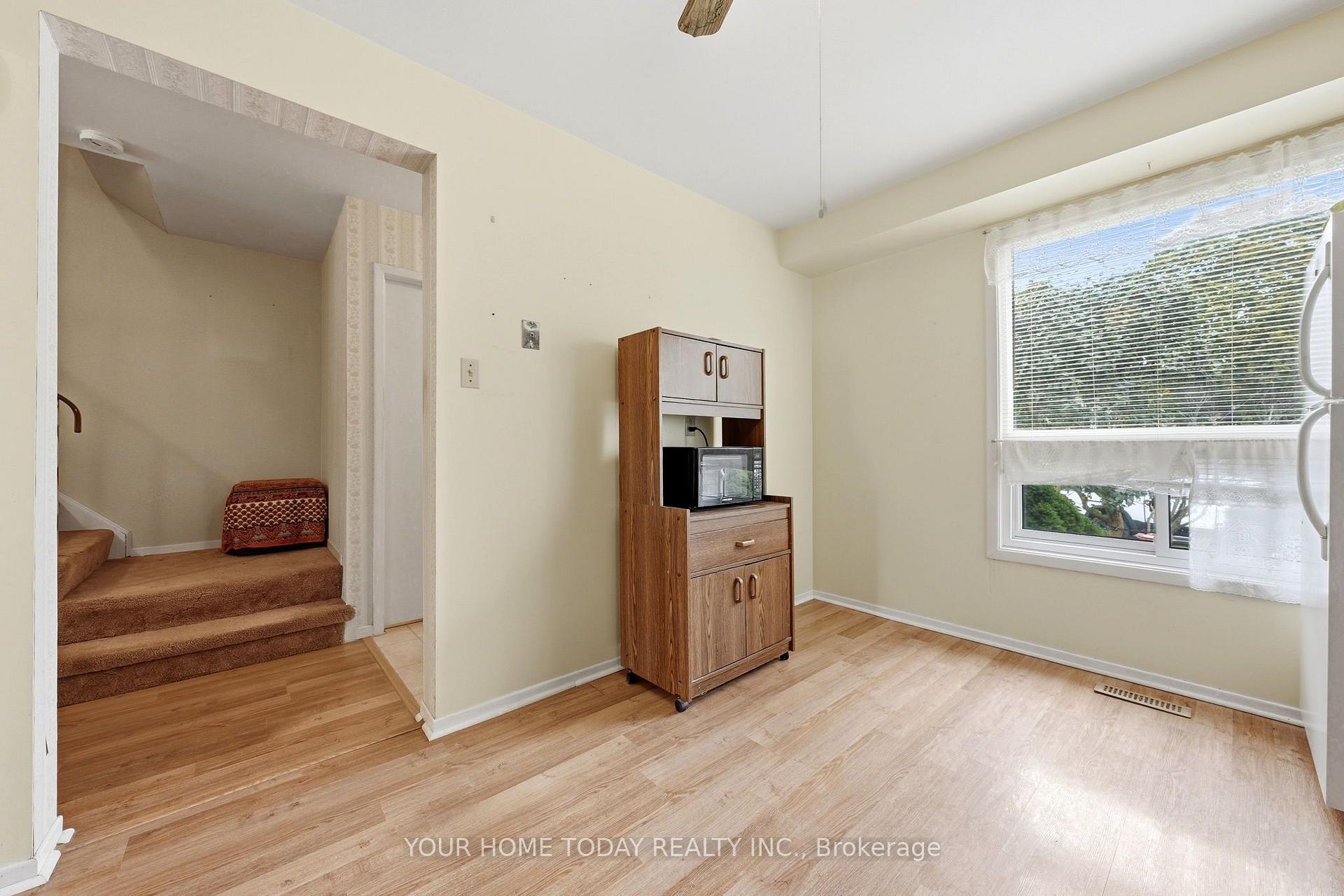 Photo 9 of 7 Greenore Crescent, Halton Hills, Acton — HOMEH