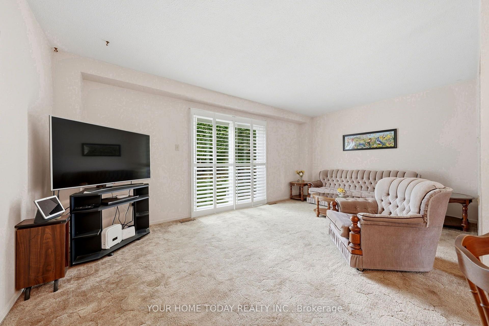 Photo 12 of 7 Greenore Crescent, Halton Hills, Acton — HOMEH