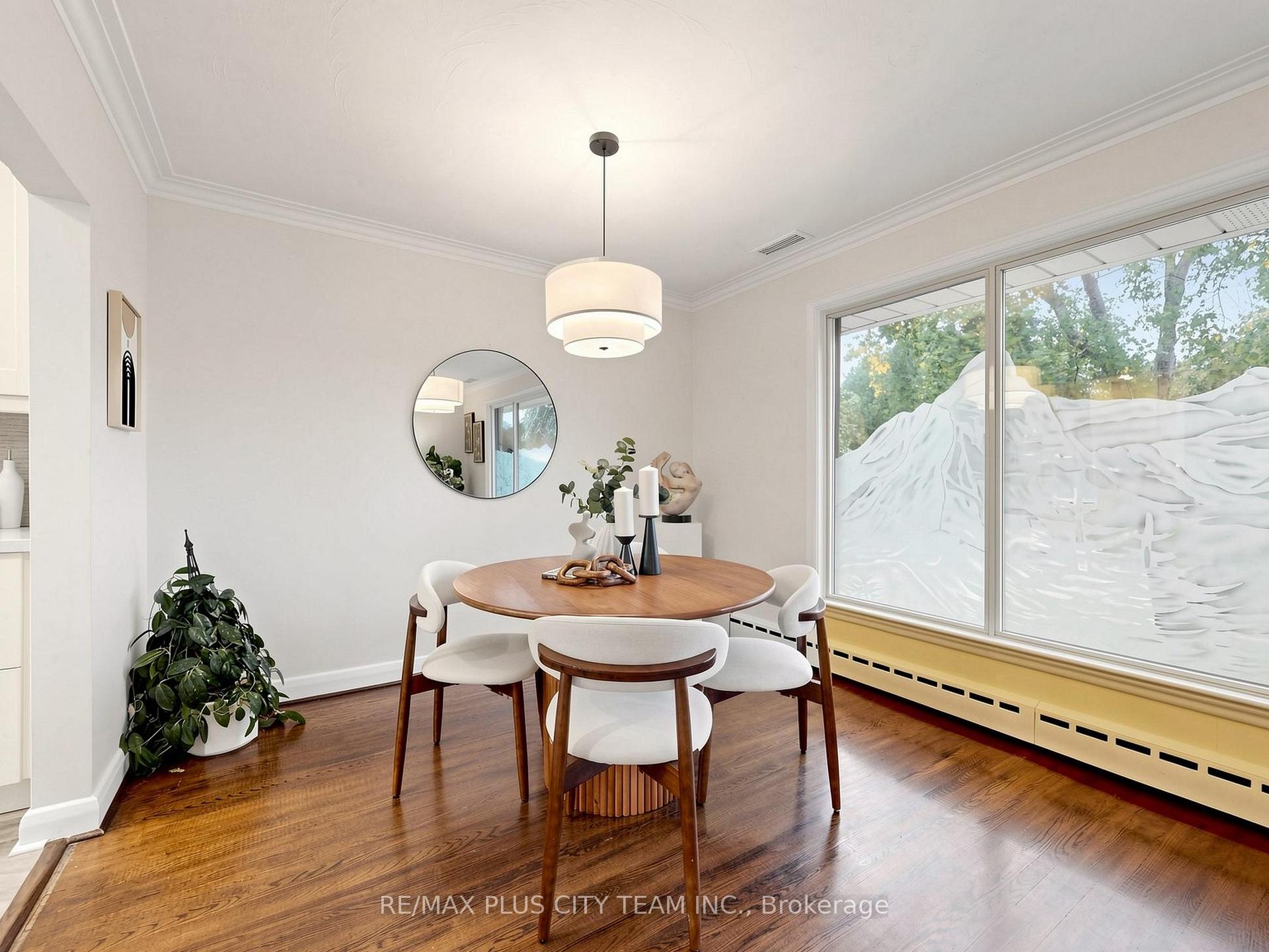 Photo 5 of 16 Holford Crescent, Scarborough, Tam O'Shanter-Sullivan — HOMEH