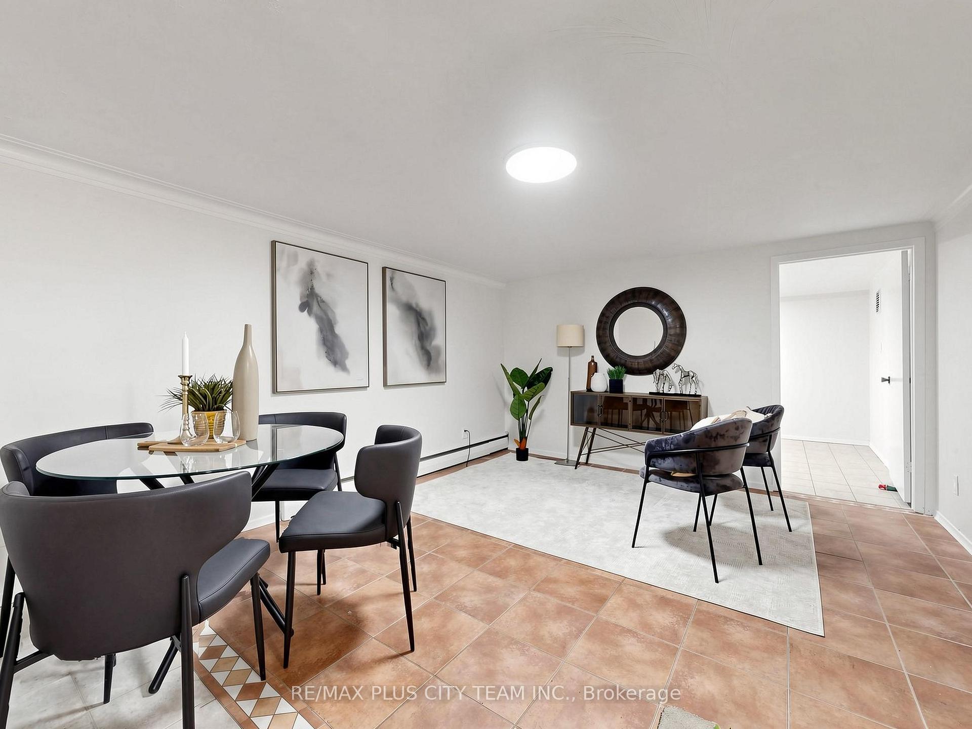 Photo 25 of 16 Holford Crescent, Scarborough, Tam O'Shanter-Sullivan — HOMEH