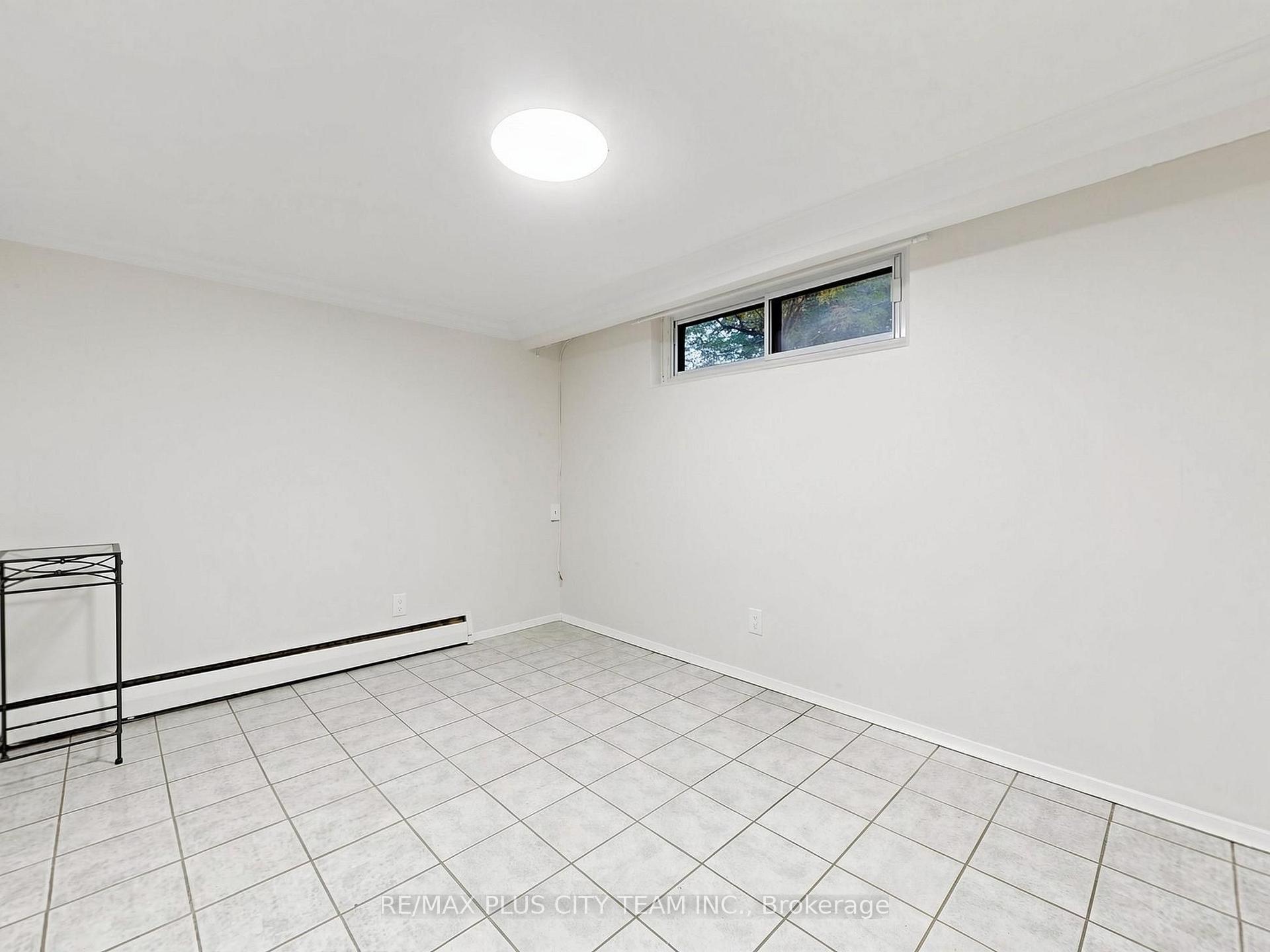 Photo 30 of 16 Holford Crescent, Scarborough, Tam O'Shanter-Sullivan — HOMEH