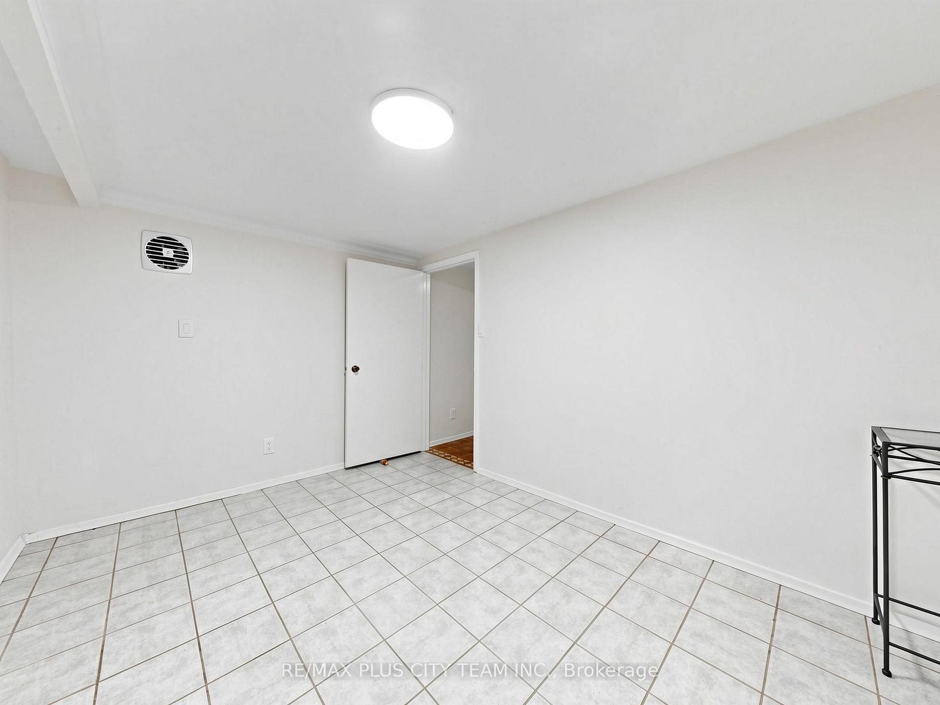 Photo 31 of 16 Holford Crescent, Scarborough, Tam O'Shanter-Sullivan — HOMEH