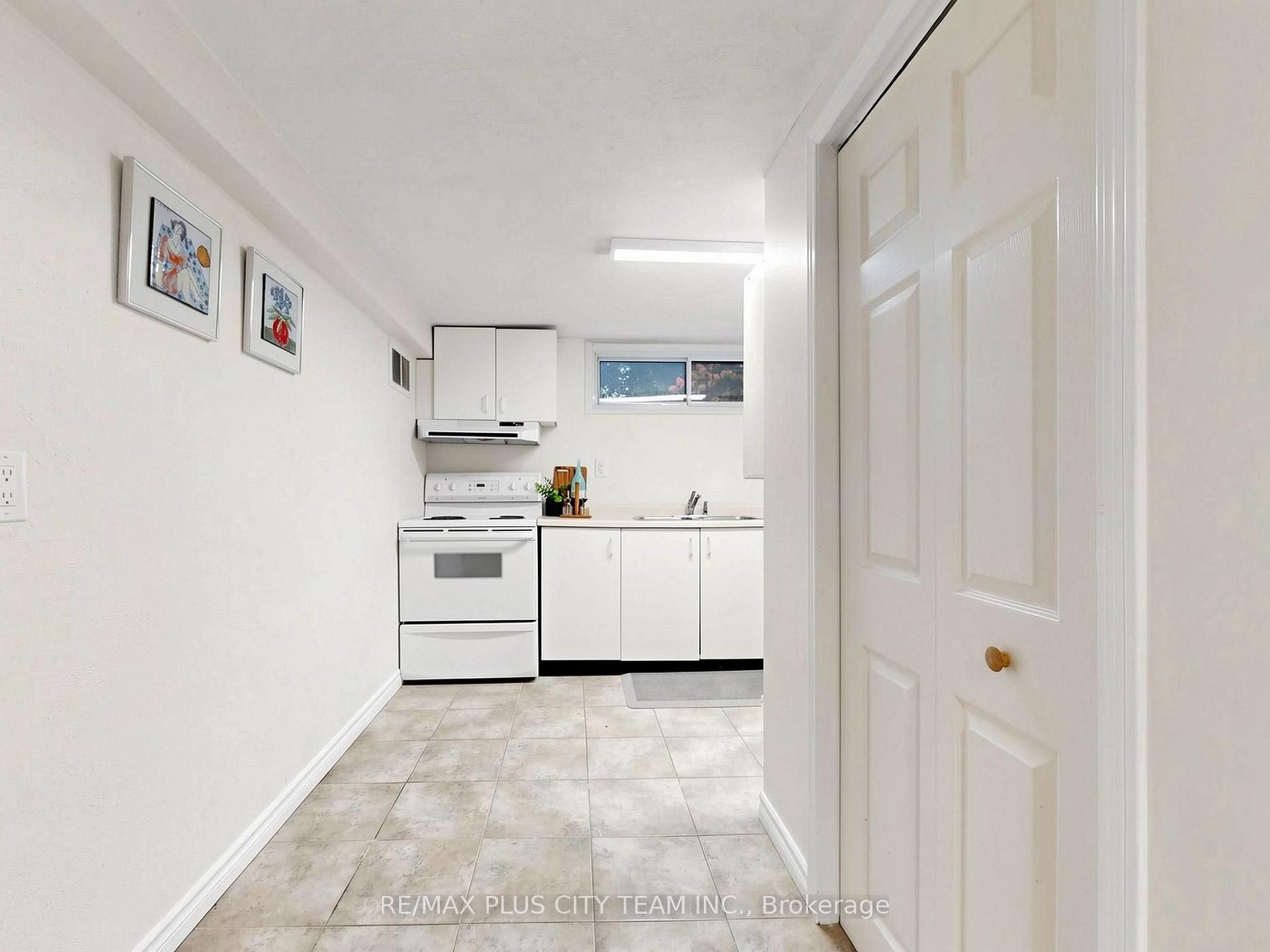 Photo 32 of 16 Holford Crescent, Scarborough, Tam O'Shanter-Sullivan — HOMEH
