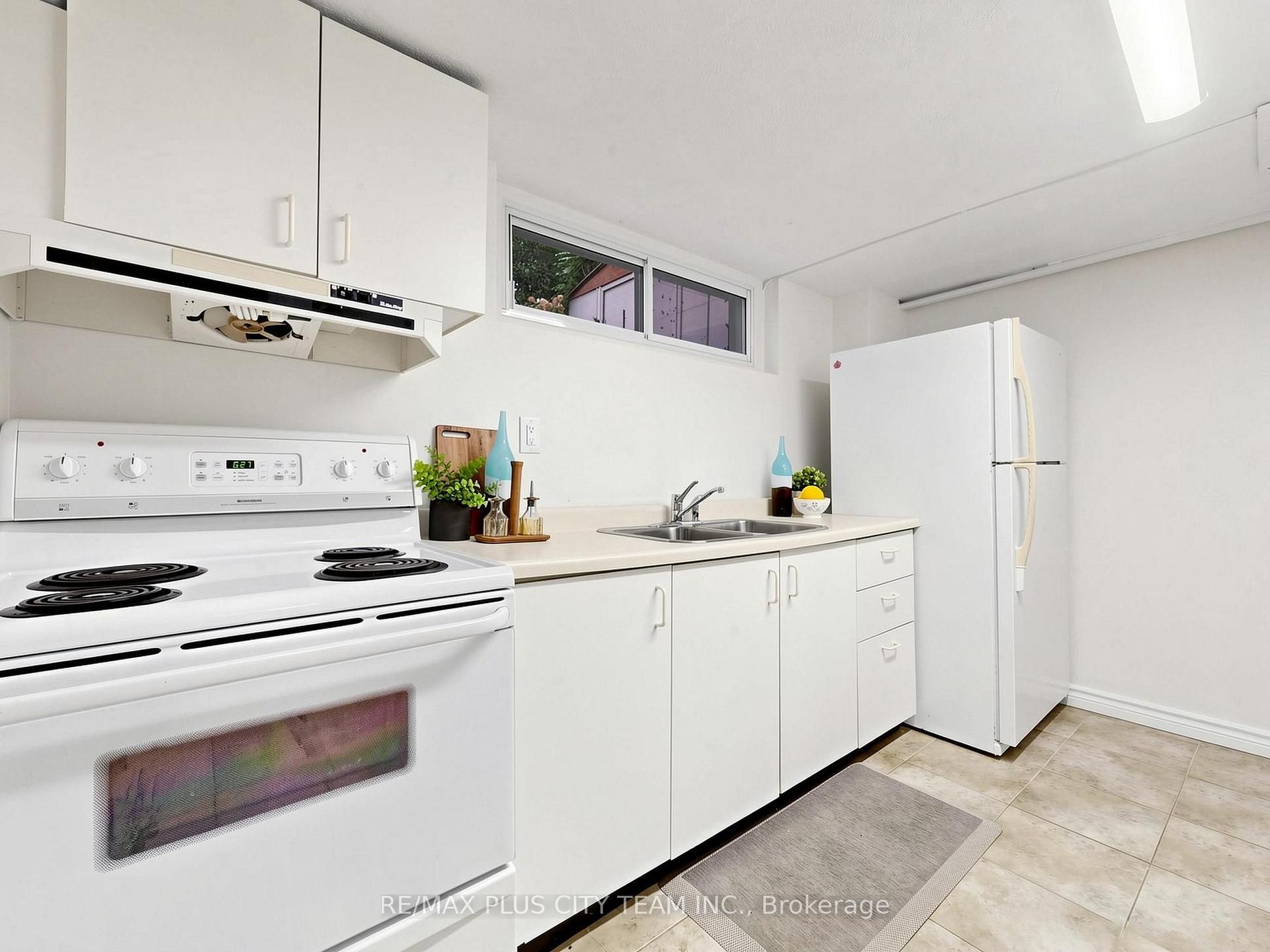 Photo 34 of 16 Holford Crescent, Scarborough, Tam O'Shanter-Sullivan — HOMEH