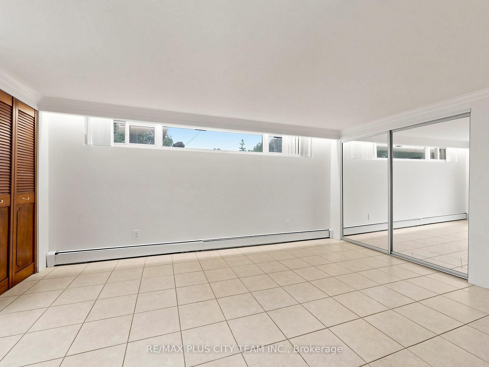Photo 35 of 16 Holford Crescent, Scarborough, Tam O'Shanter-Sullivan — HOMEH