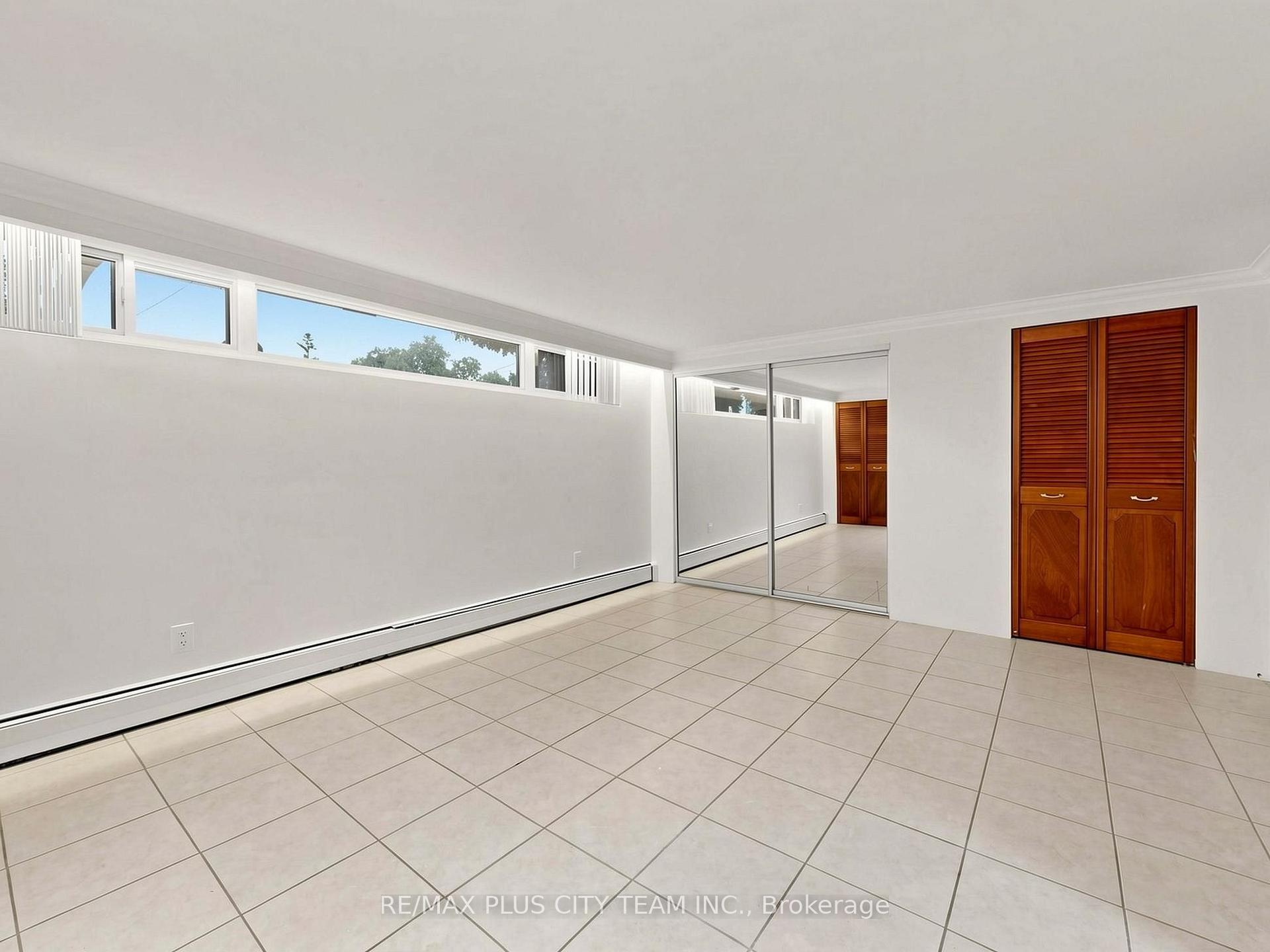 Photo 36 of 16 Holford Crescent, Scarborough, Tam O'Shanter-Sullivan — HOMEH