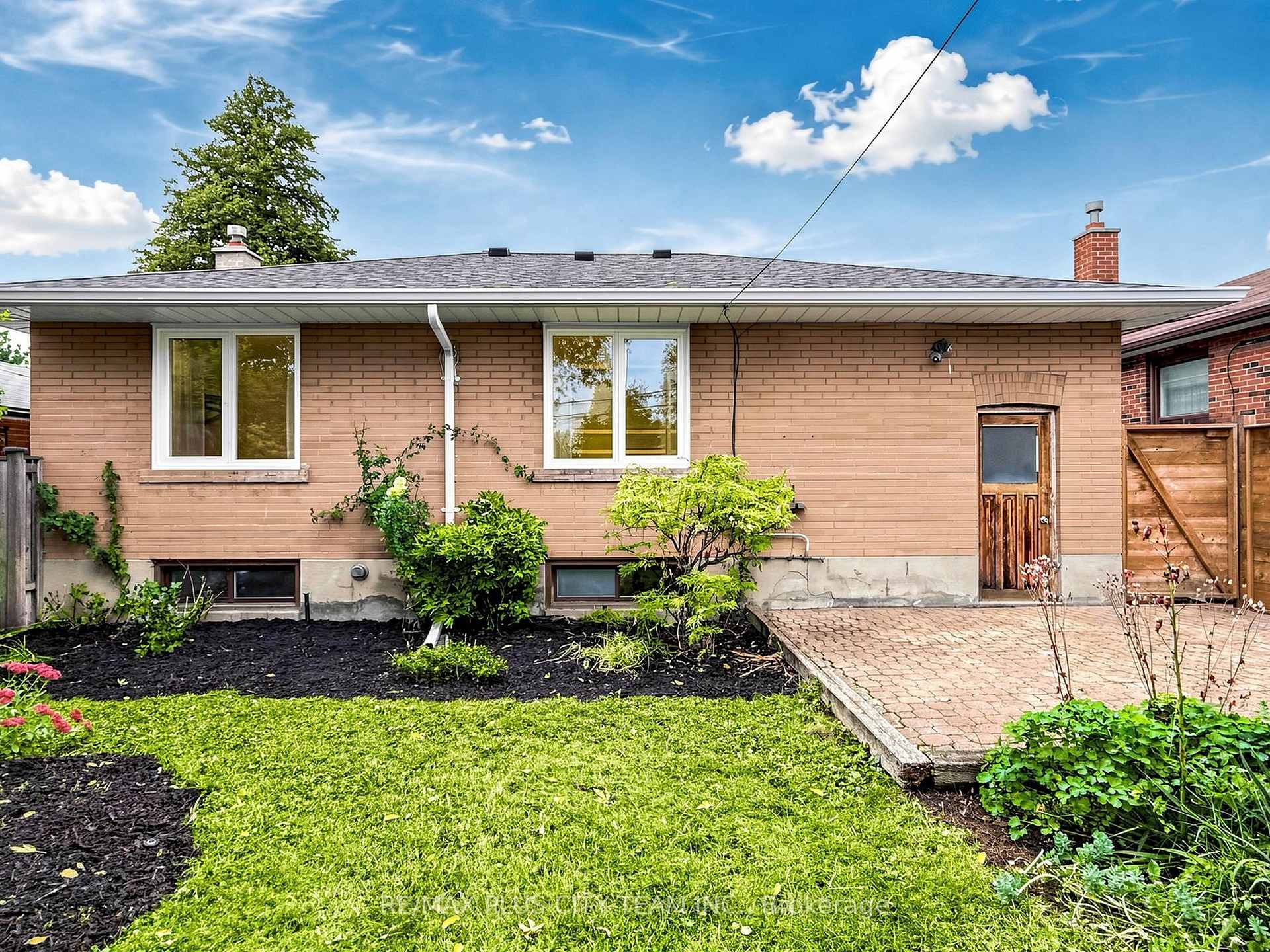 Photo 43 of 16 Holford Crescent, Scarborough, Tam O'Shanter-Sullivan — HOMEH
