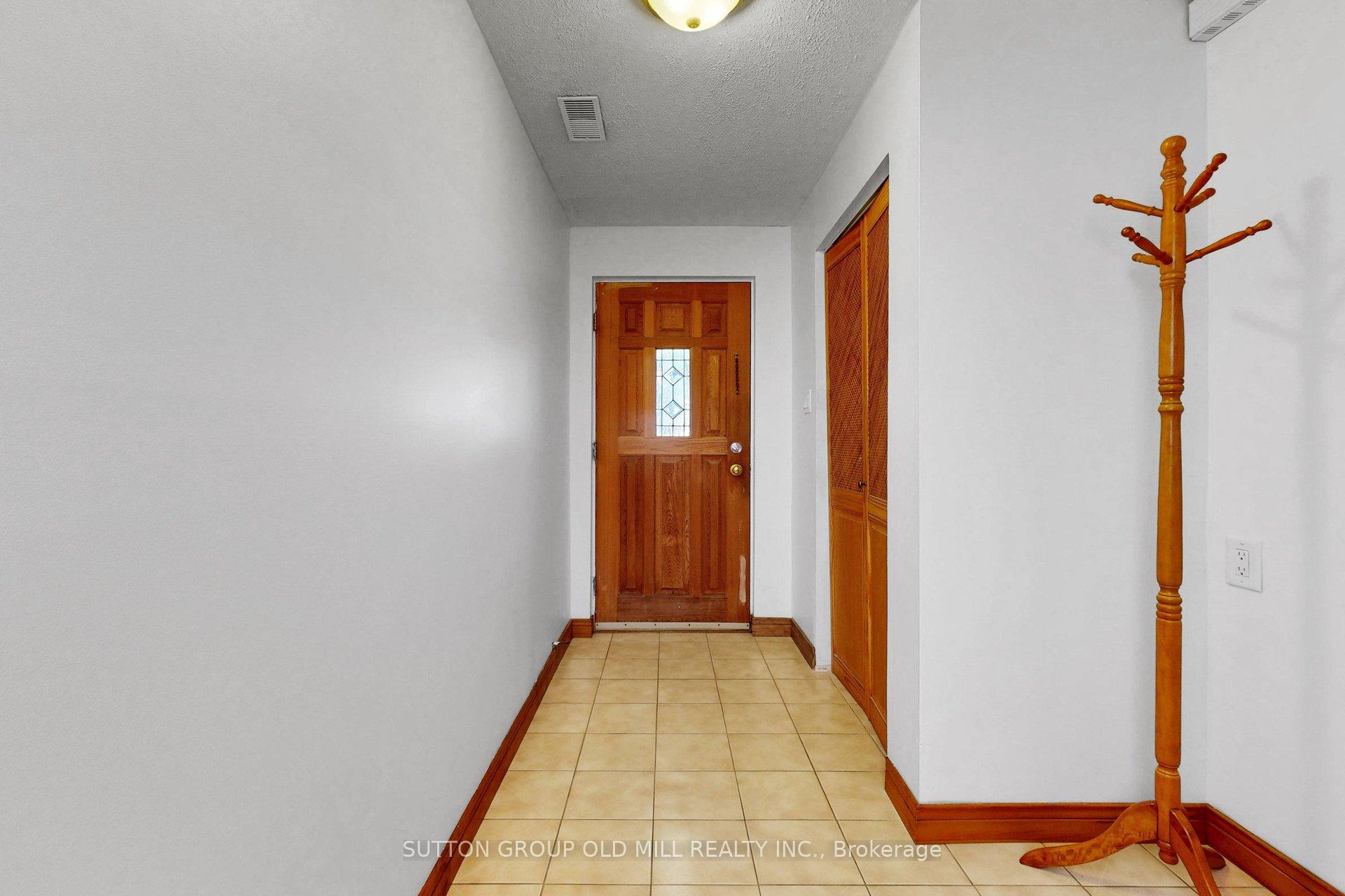 Photo 2 of 96 Darras Court, Brampton, Southgate — HOMEH