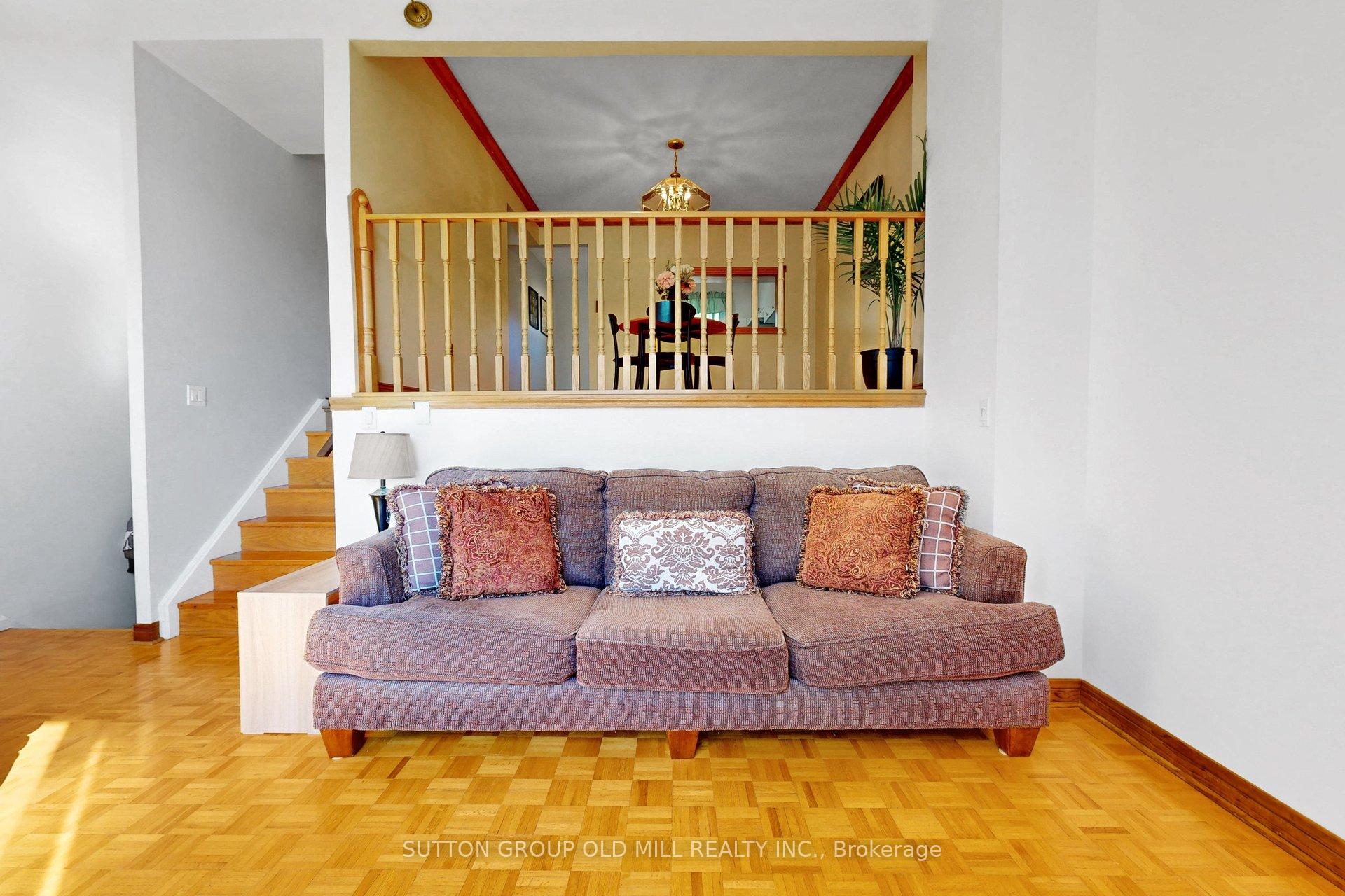 Photo 10 of 96 Darras Court, Brampton, Southgate — HOMEH