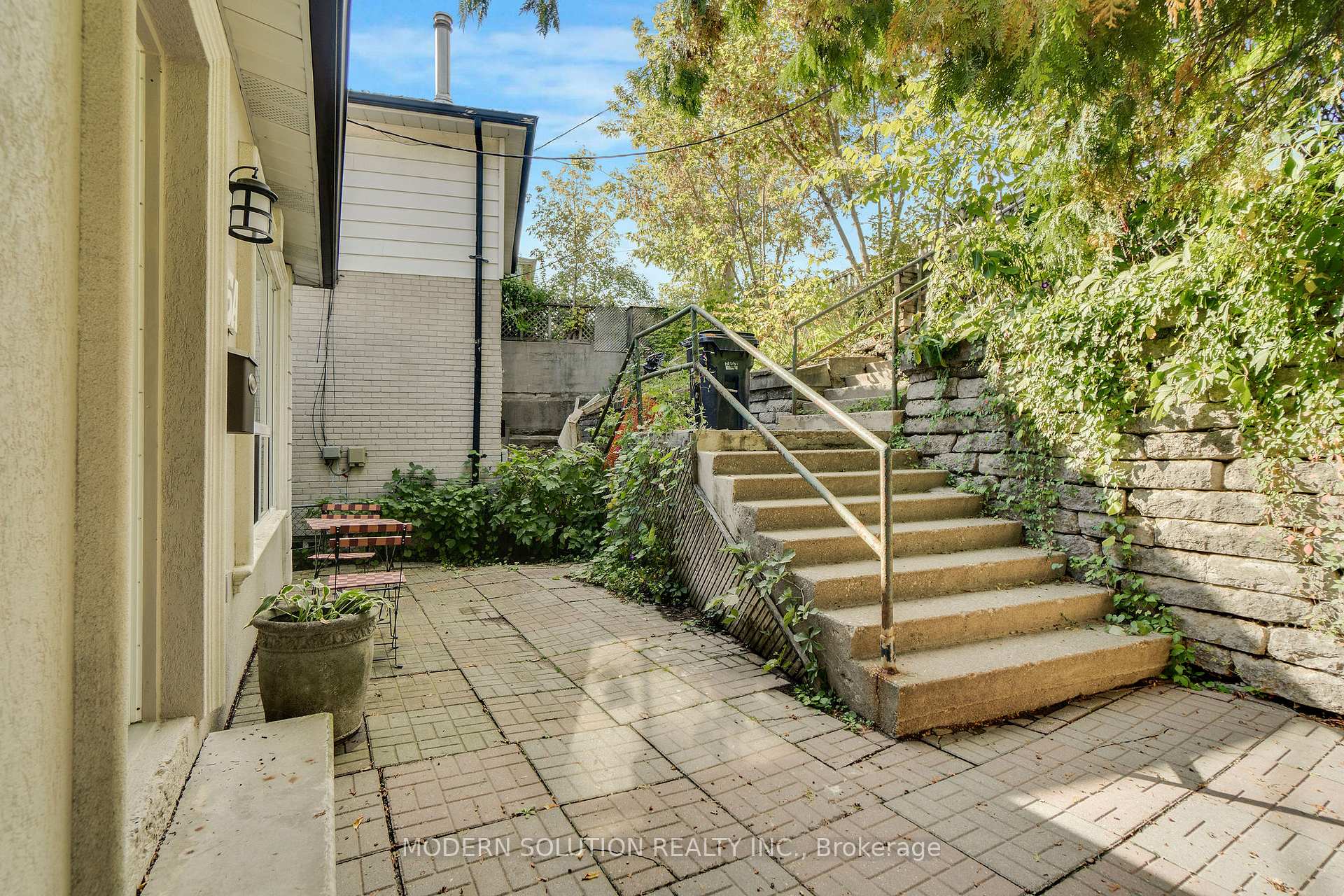 Photo 5 of 5A Dynevor Road, Toronto, Caledonia-Fairbank — HOMEH