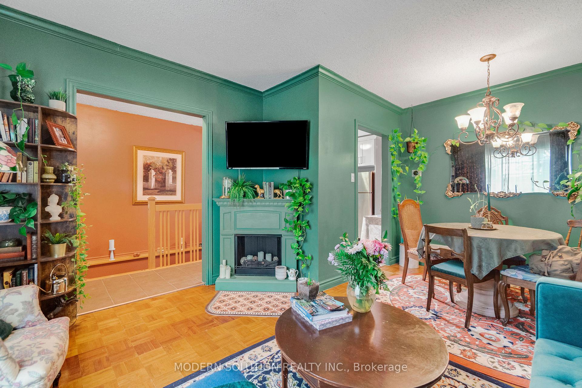 Photo 11 of 5A Dynevor Road, Toronto, Caledonia-Fairbank — HOMEH