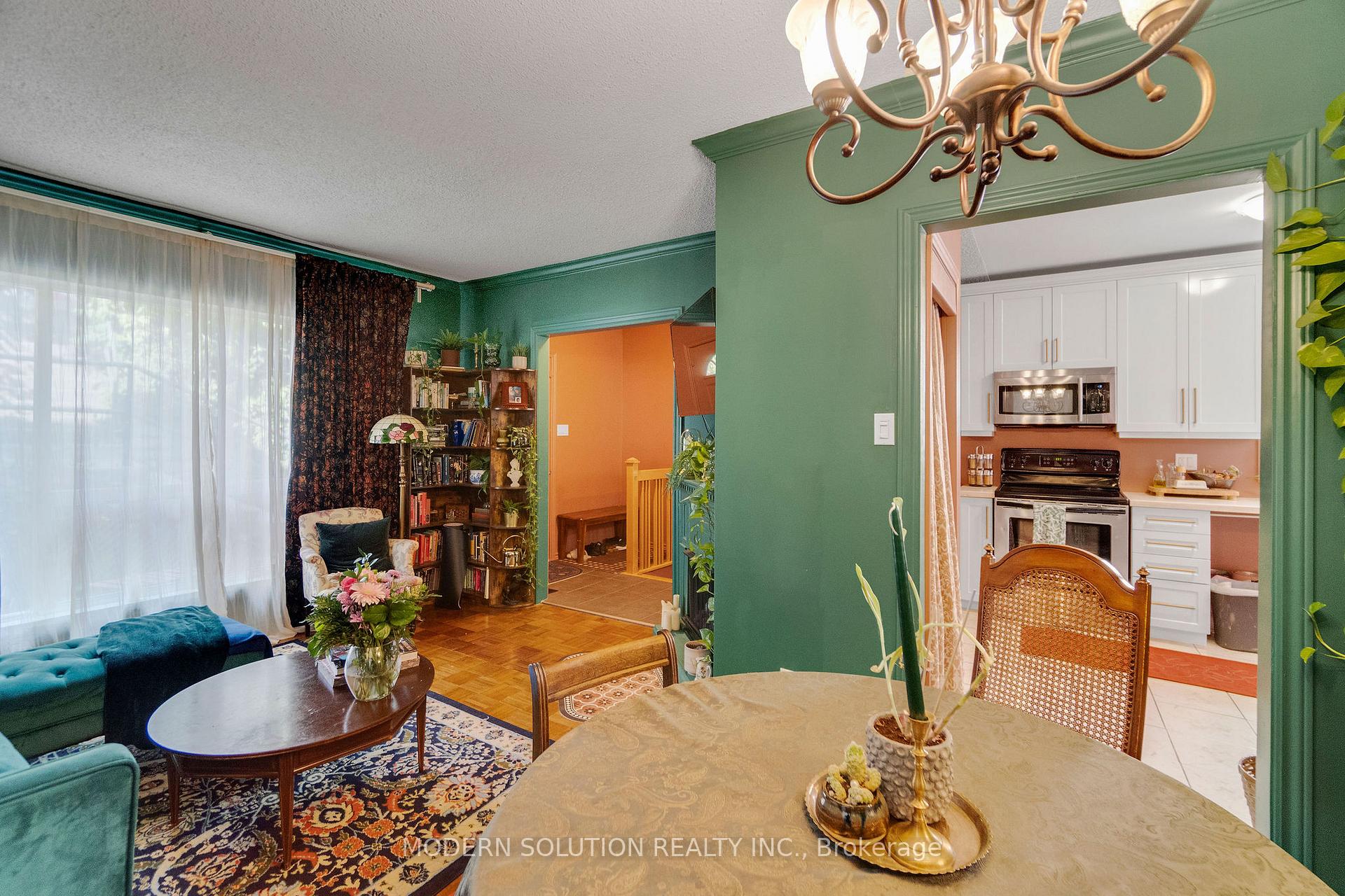 Photo 13 of 5A Dynevor Road, Toronto, Caledonia-Fairbank — HOMEH