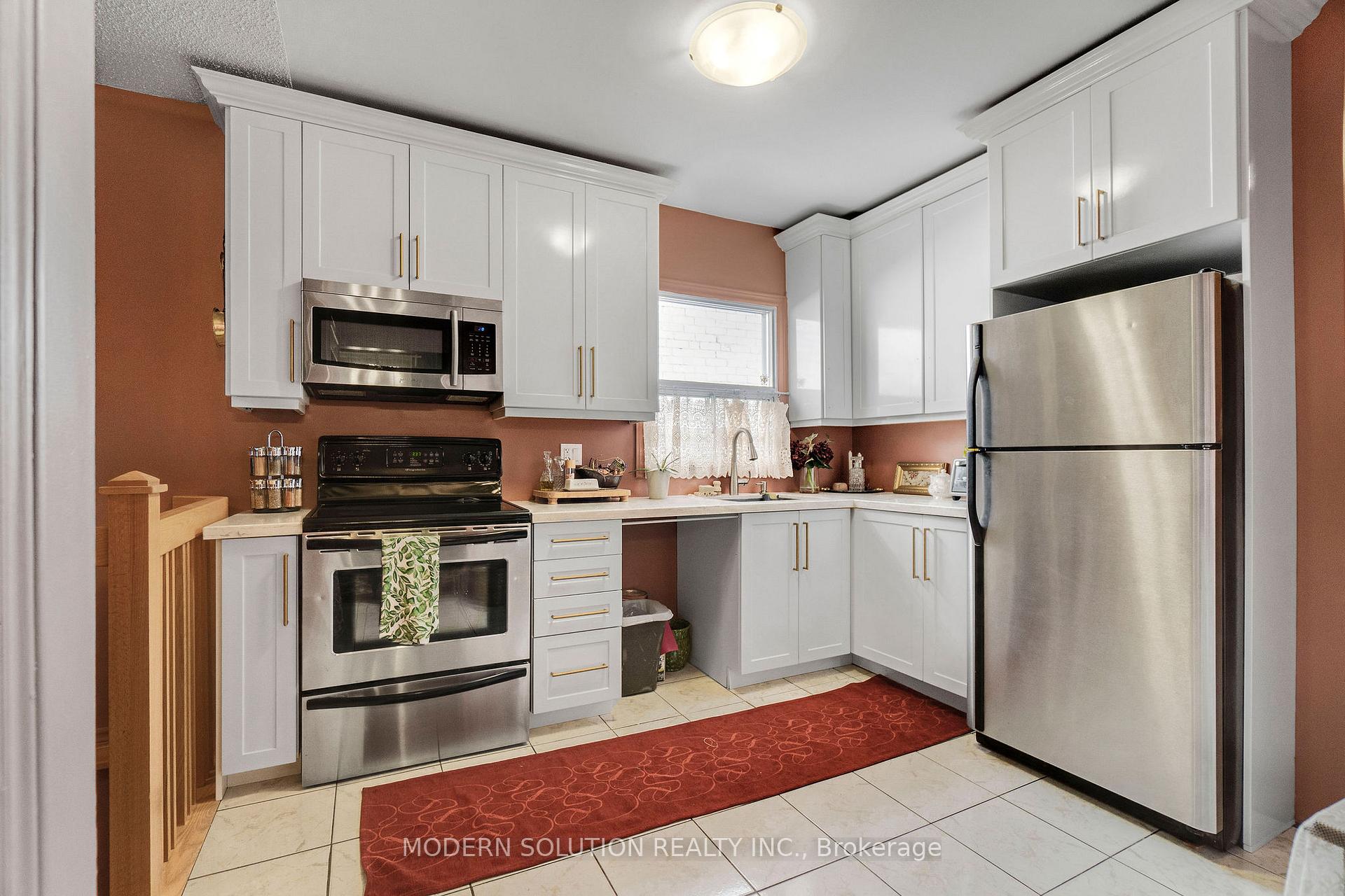Photo 14 of 5A Dynevor Road, Toronto, Caledonia-Fairbank — HOMEH