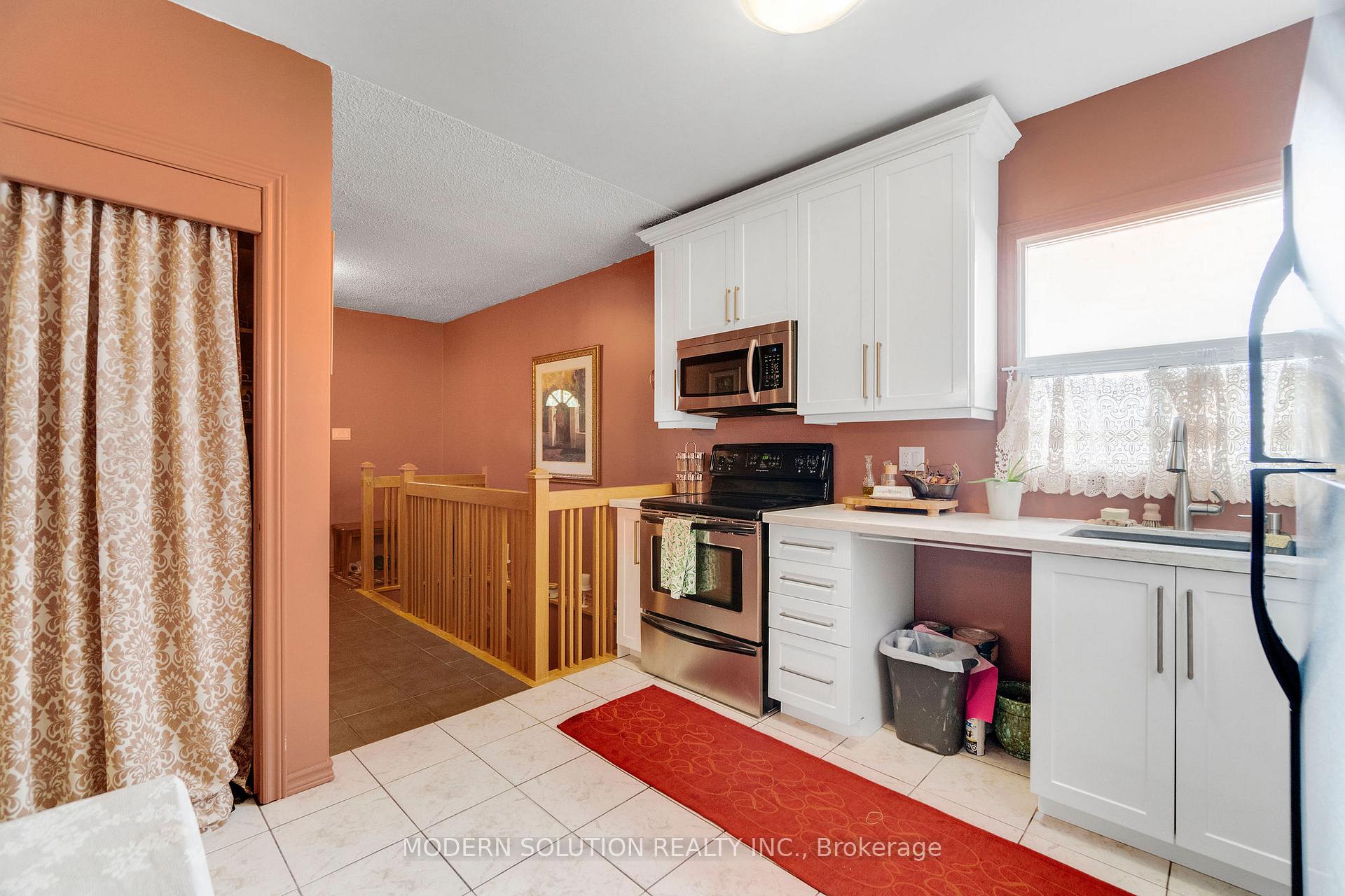 Photo 15 of 5A Dynevor Road, Toronto, Caledonia-Fairbank — HOMEH