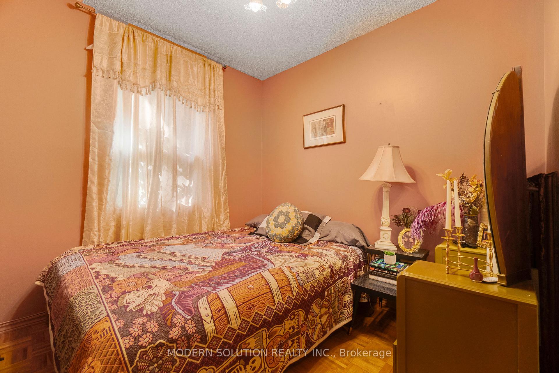 Photo 18 of 5A Dynevor Road, Toronto, Caledonia-Fairbank — HOMEH