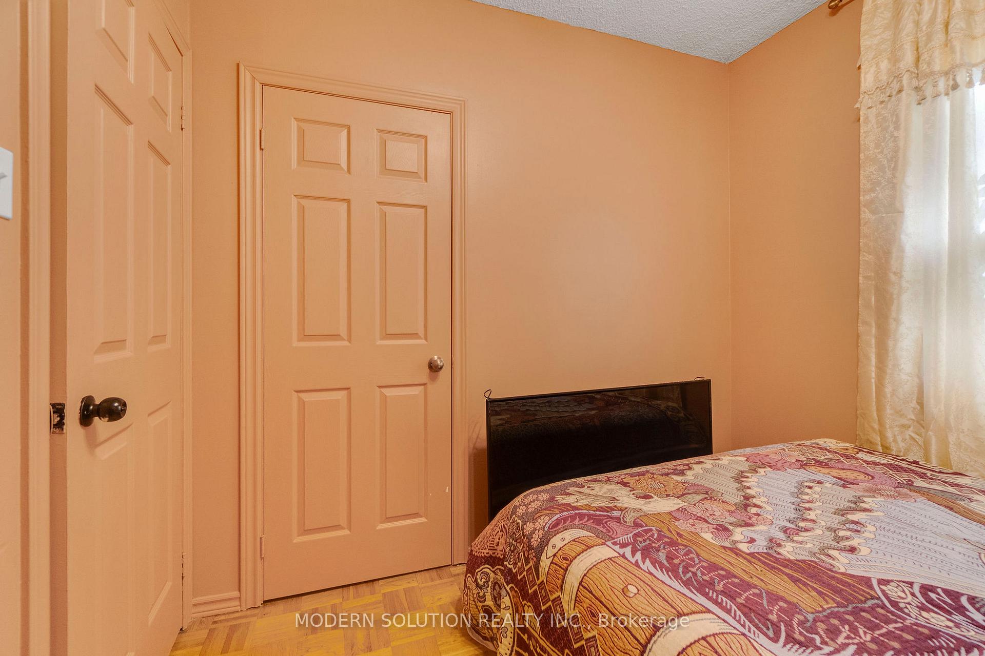 Photo 19 of 5A Dynevor Road, Toronto, Caledonia-Fairbank — HOMEH