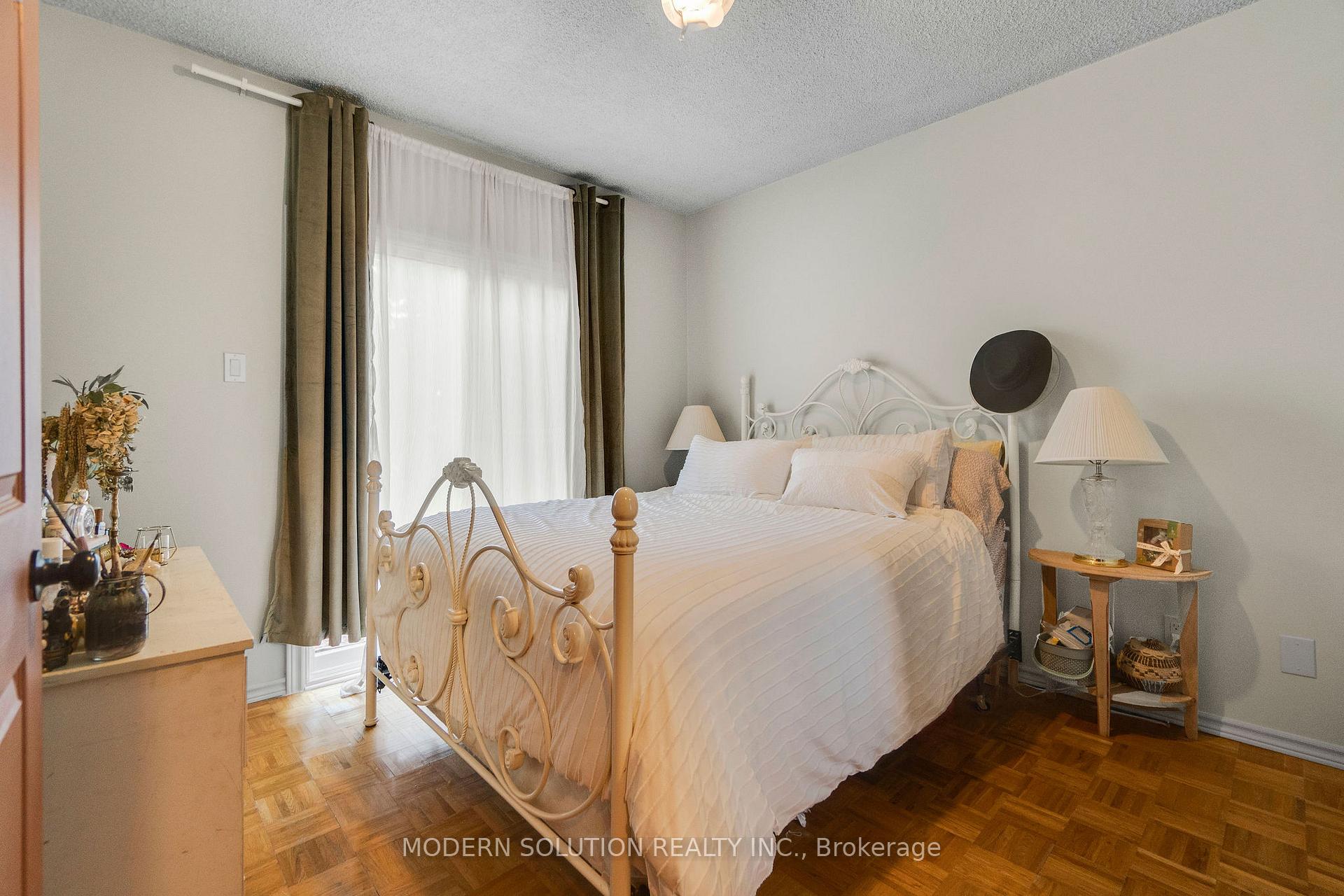 Photo 20 of 5A Dynevor Road, Toronto, Caledonia-Fairbank — HOMEH