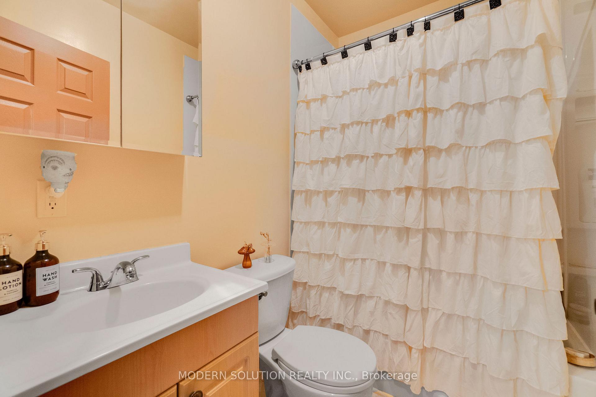 Photo 24 of 5A Dynevor Road, Toronto, Caledonia-Fairbank — HOMEH
