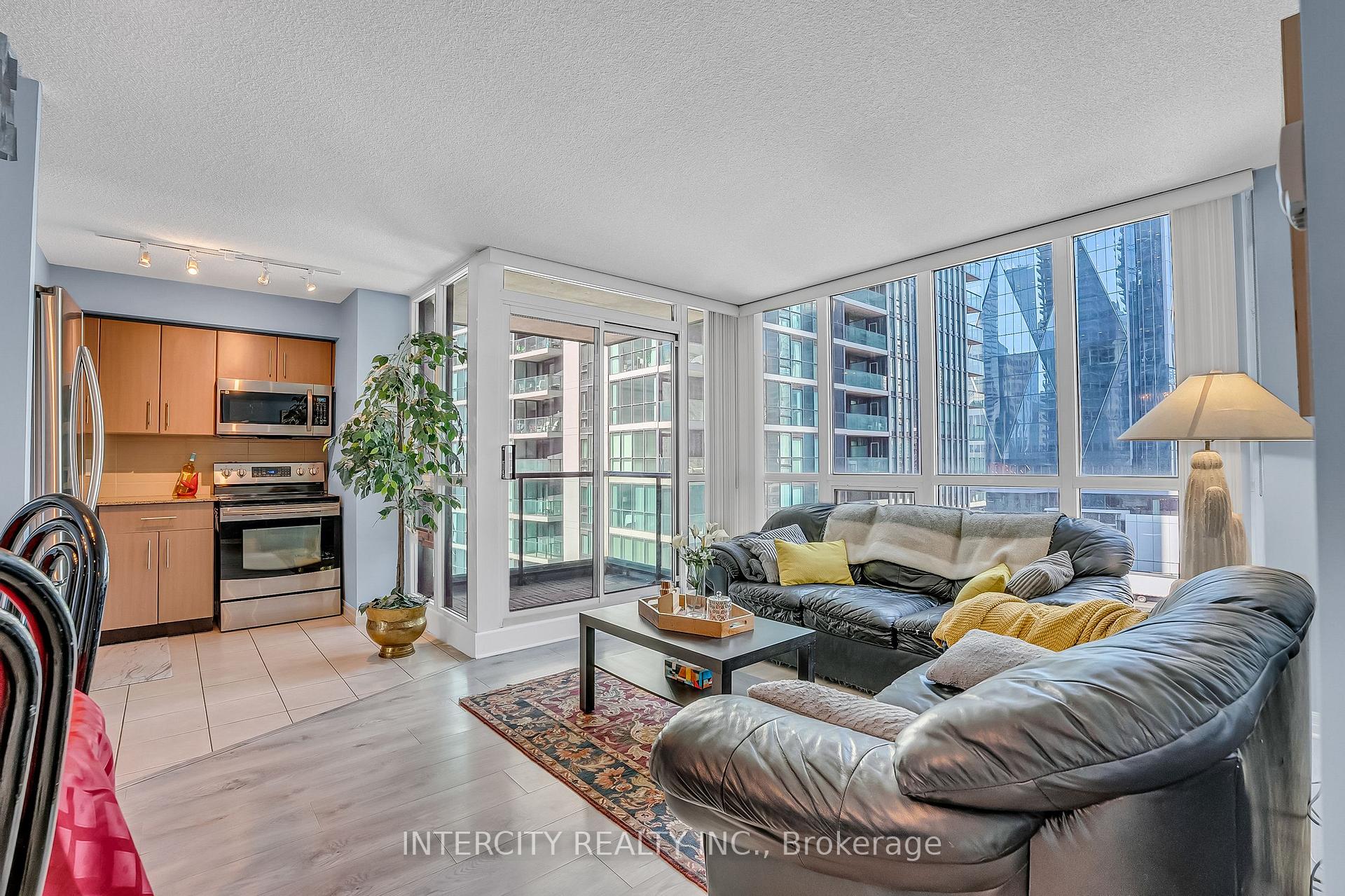Photo 13 of Unit 1010, 12 Yonge Street, Toronto, Waterfront Communities — HOMEH
