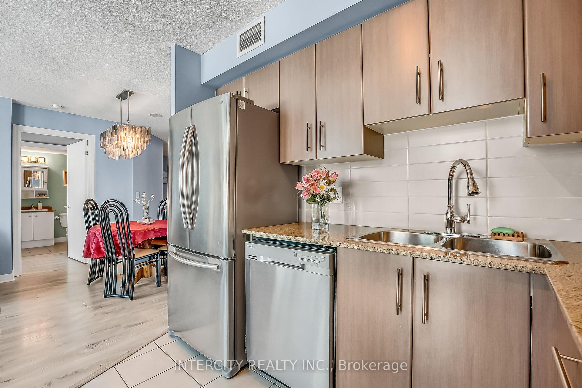 Photo 19 of Unit 1010, 12 Yonge Street, Toronto, Waterfront Communities — HOMEH