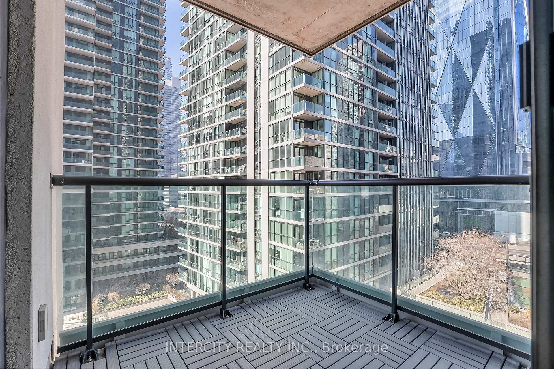 Photo 32 of Unit 1010, 12 Yonge Street, Toronto, Waterfront Communities — HOMEH