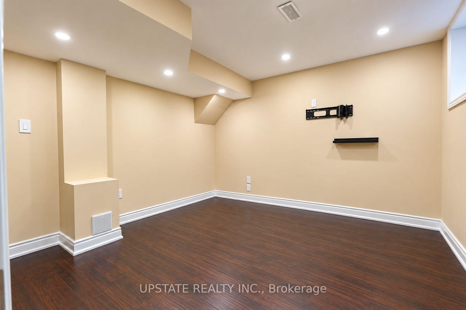 Photo 8 of Unit (Basement), 8 Sage Meadow Crescent, Brampton, Credit Valley — HOMEH