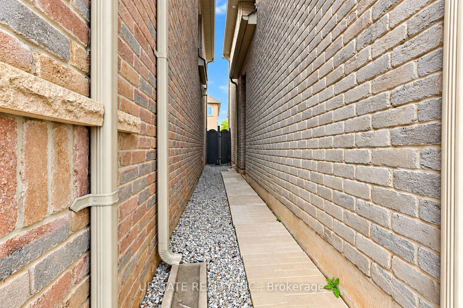 Photo 25 of Unit (Basement), 8 Sage Meadow Crescent, Brampton, Credit Valley — HOMEH