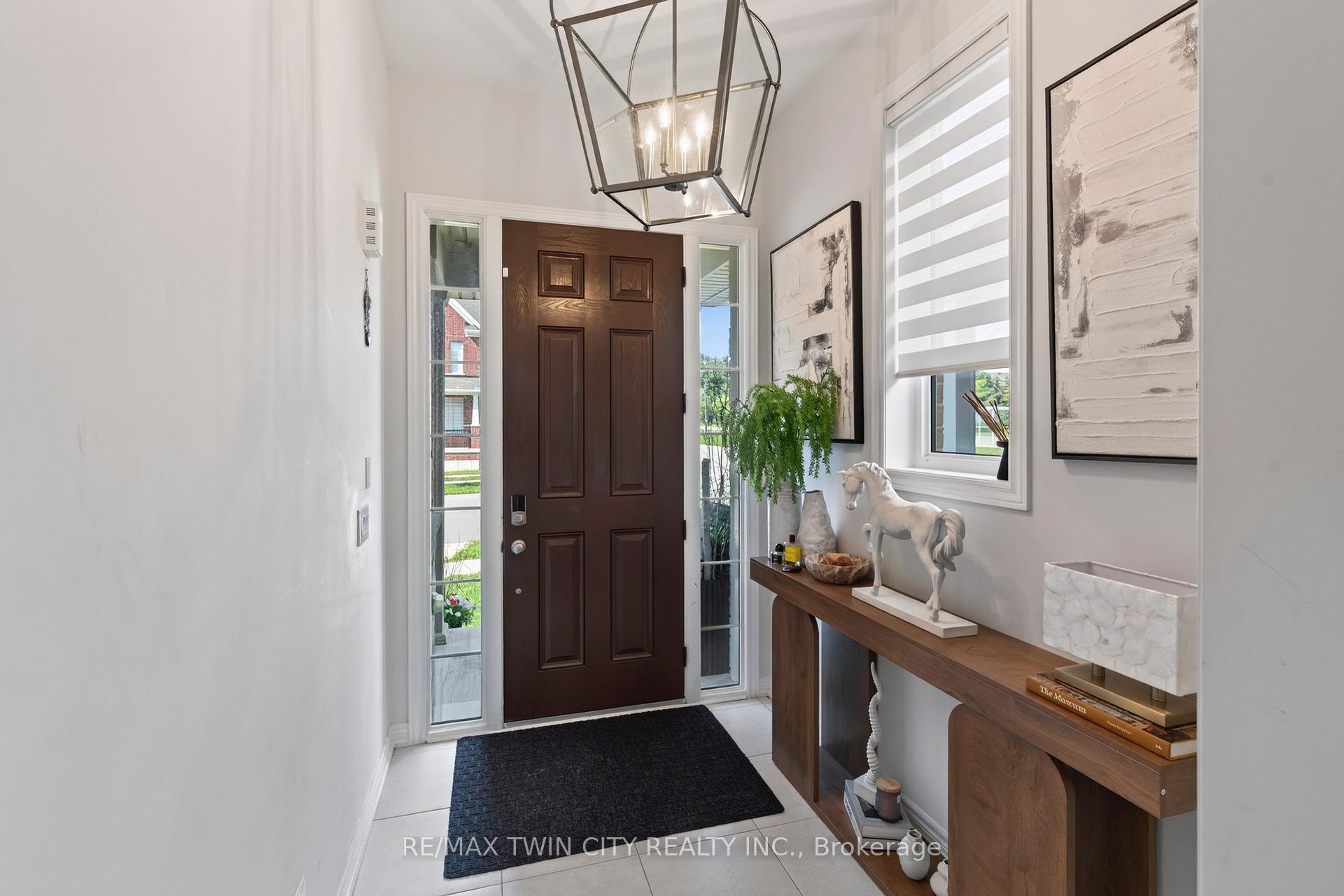 Photo 2 of 10 Reistwood Drive, Kitchener, Huron Park — HOMEH