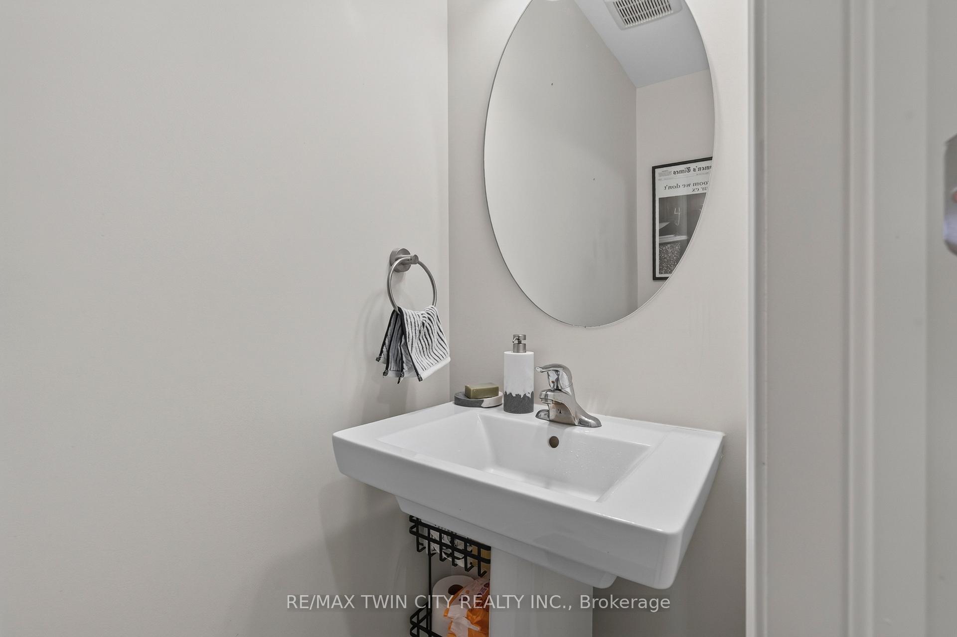 Photo 11 of 10 Reistwood Drive, Kitchener, Huron Park — HOMEH