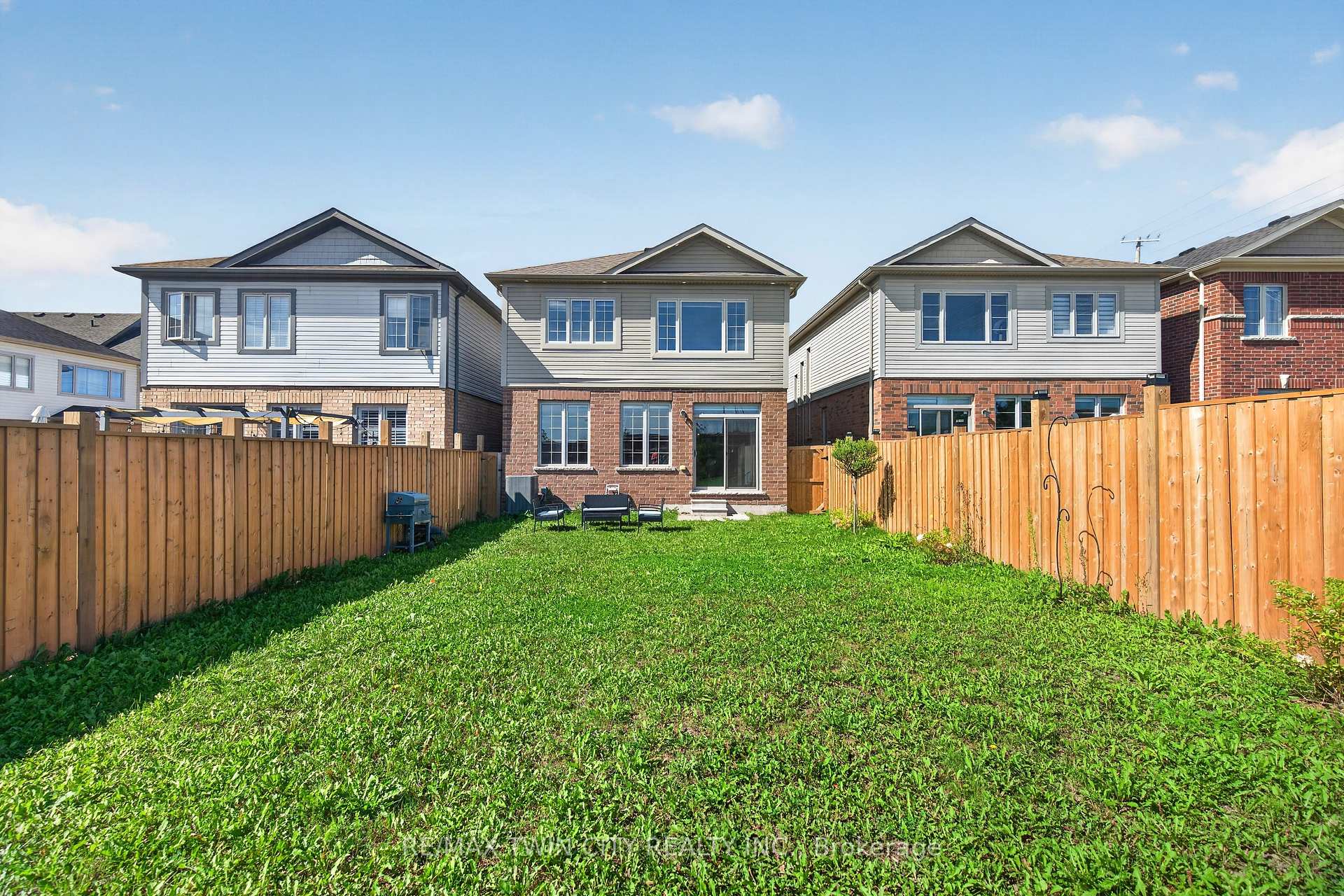 Photo 45 of 10 Reistwood Drive, Kitchener, Huron Park — HOMEH