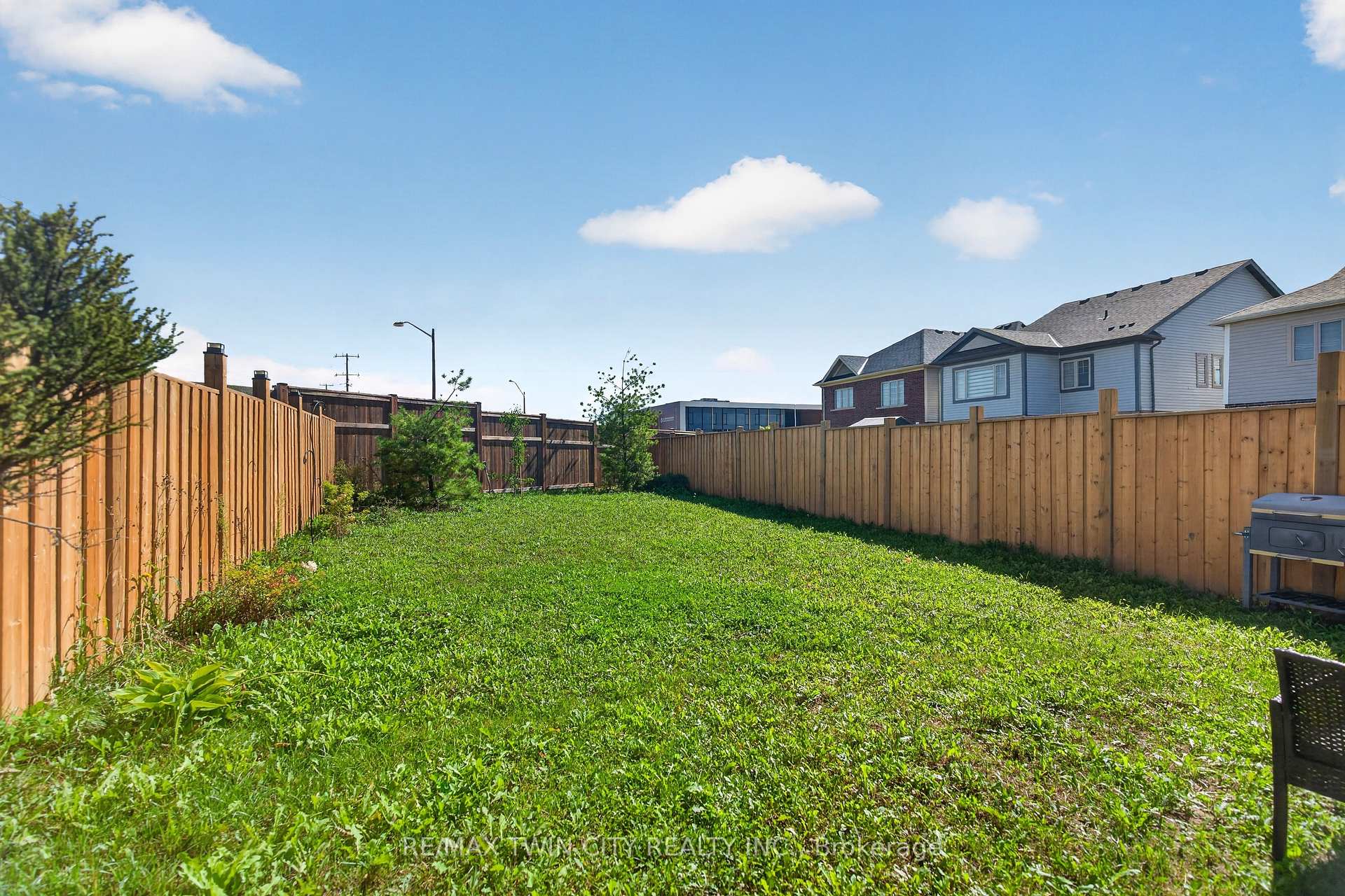 Photo 47 of 10 Reistwood Drive, Kitchener, Huron Park — HOMEH