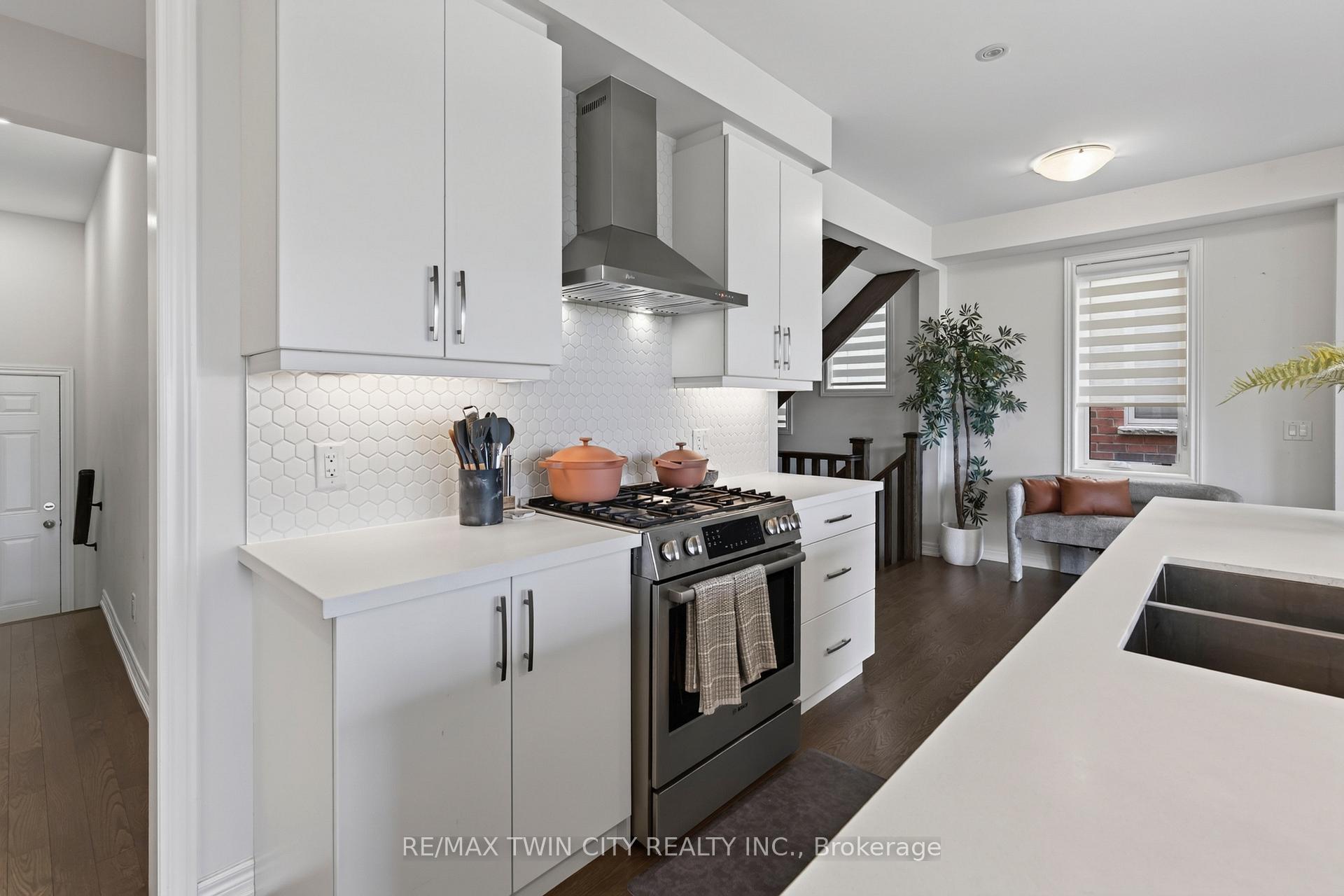 Photo 12 of 10 Reistwood Drive, Kitchener, Huron Park — HOMEH