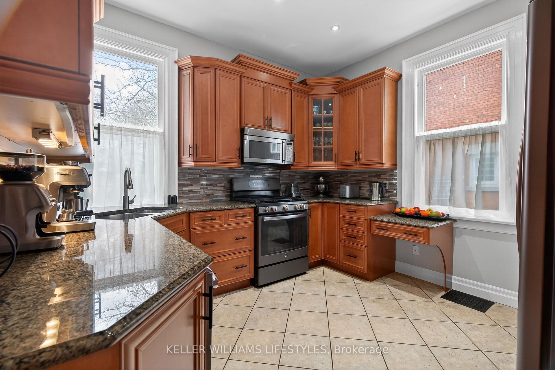 Photo 16 of 169 Ridout Street S, London, South F — HOMEH