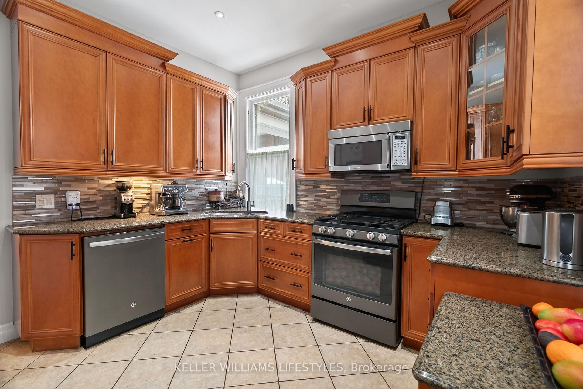 Photo 17 of 169 Ridout Street S, London, South F — HOMEH