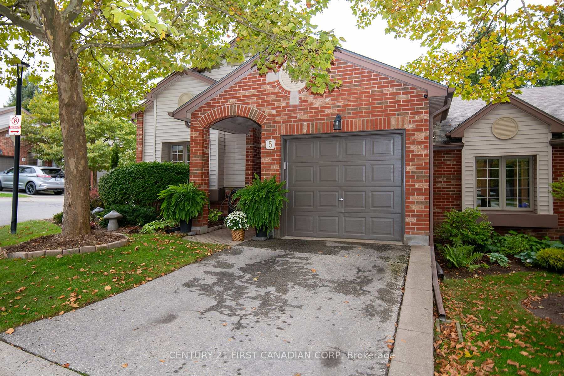 Photo of Unit 5, 1100 Byron Baseline Road