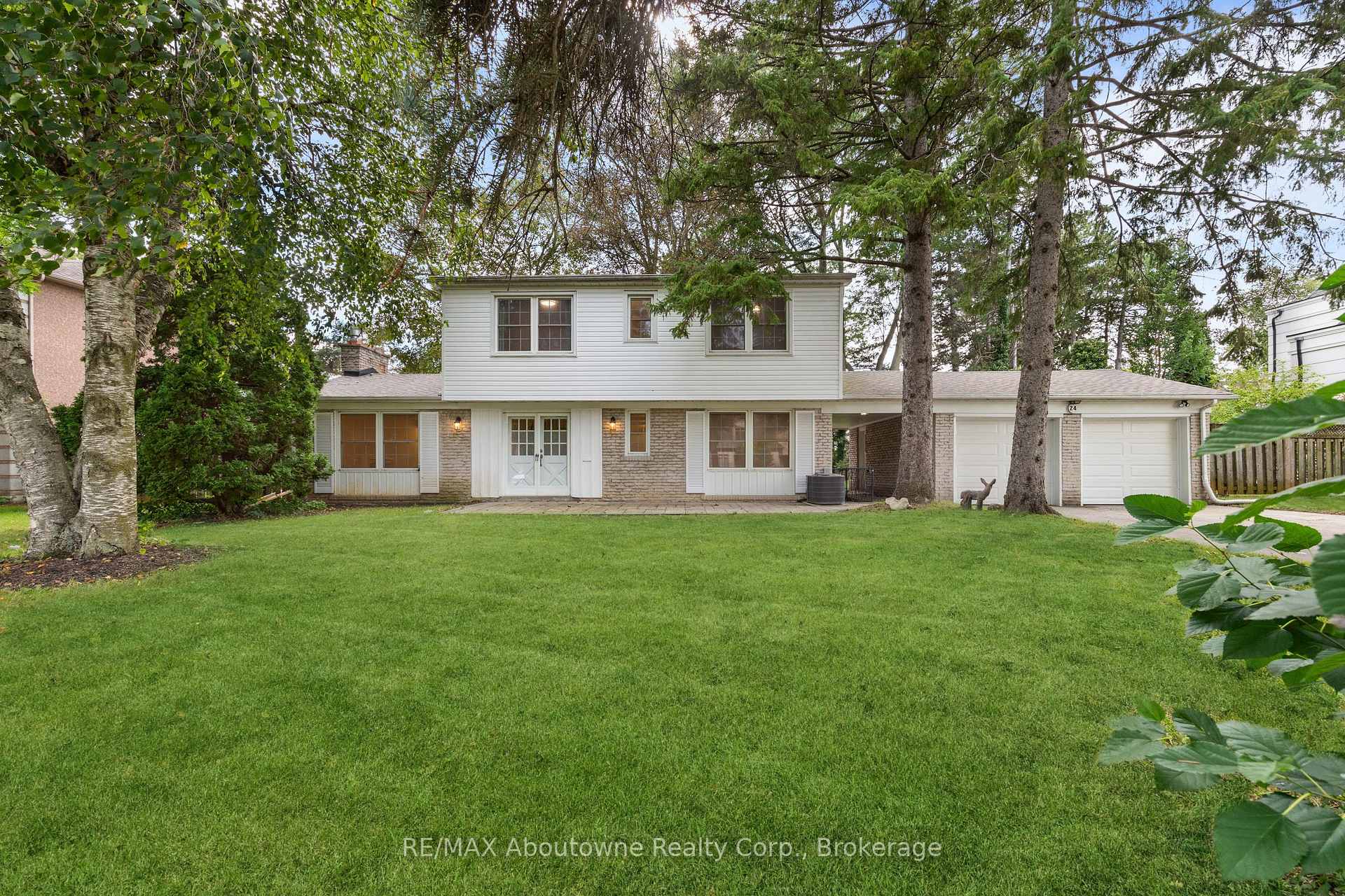 Photo 2 of 24 Valloncliffe Road, Markham, Bayview Glen — HOMEH