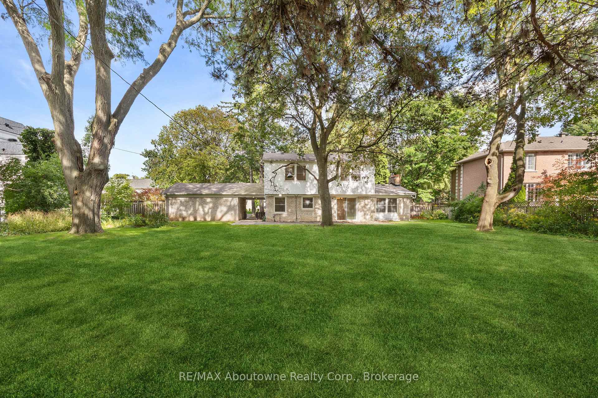 Photo 6 of 24 Valloncliffe Road, Markham, Bayview Glen — HOMEH