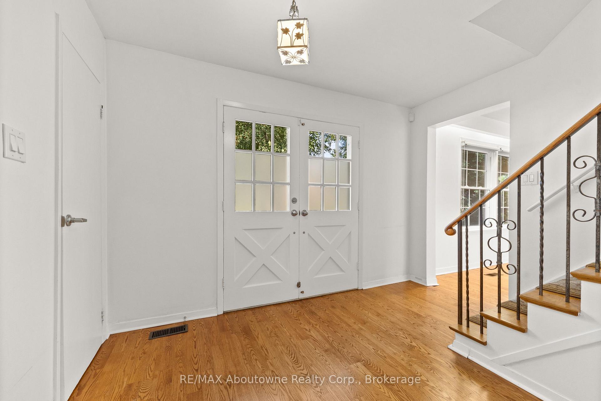 Photo 7 of 24 Valloncliffe Road, Markham, Bayview Glen — HOMEH