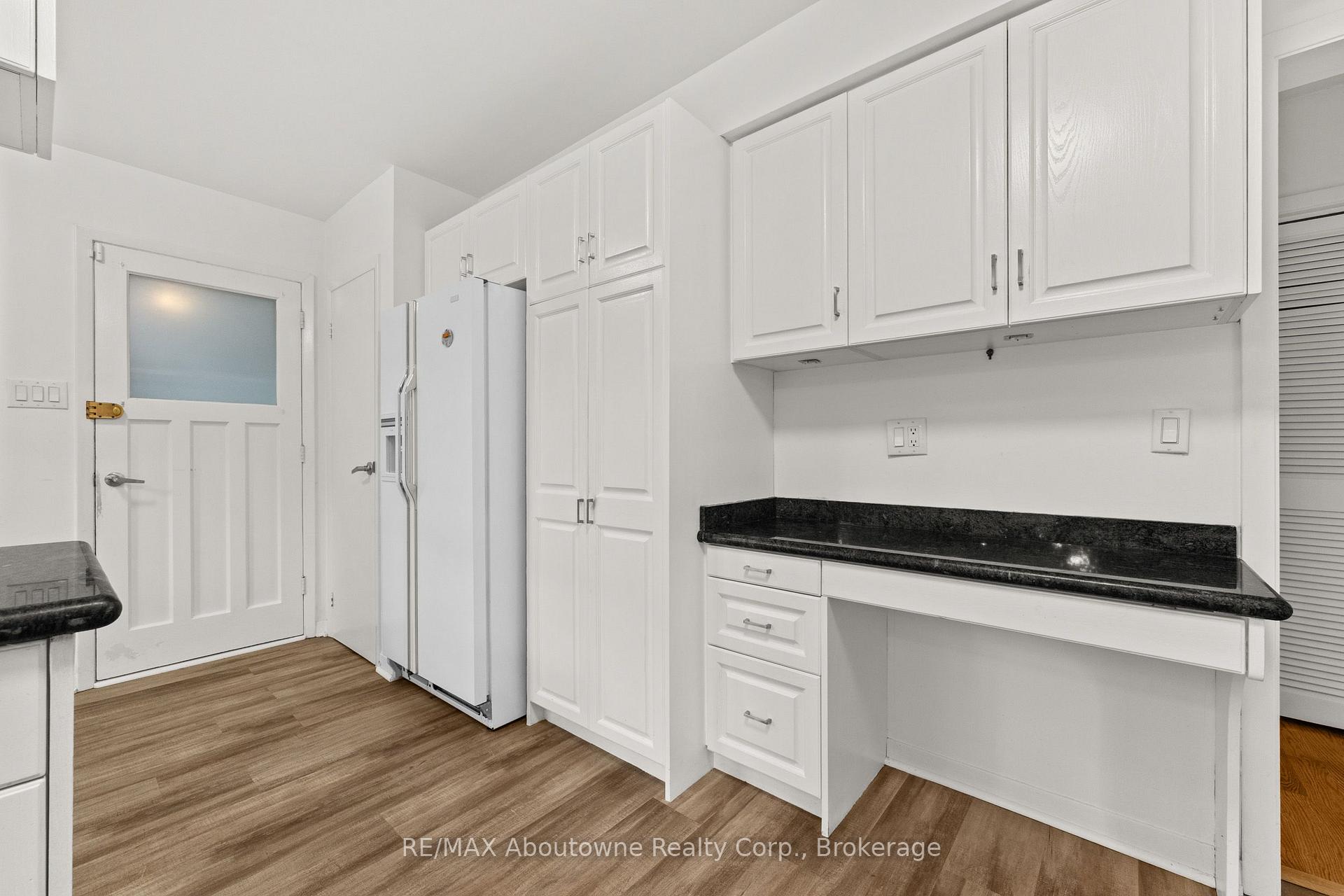 Photo 14 of 24 Valloncliffe Road, Markham, Bayview Glen — HOMEH