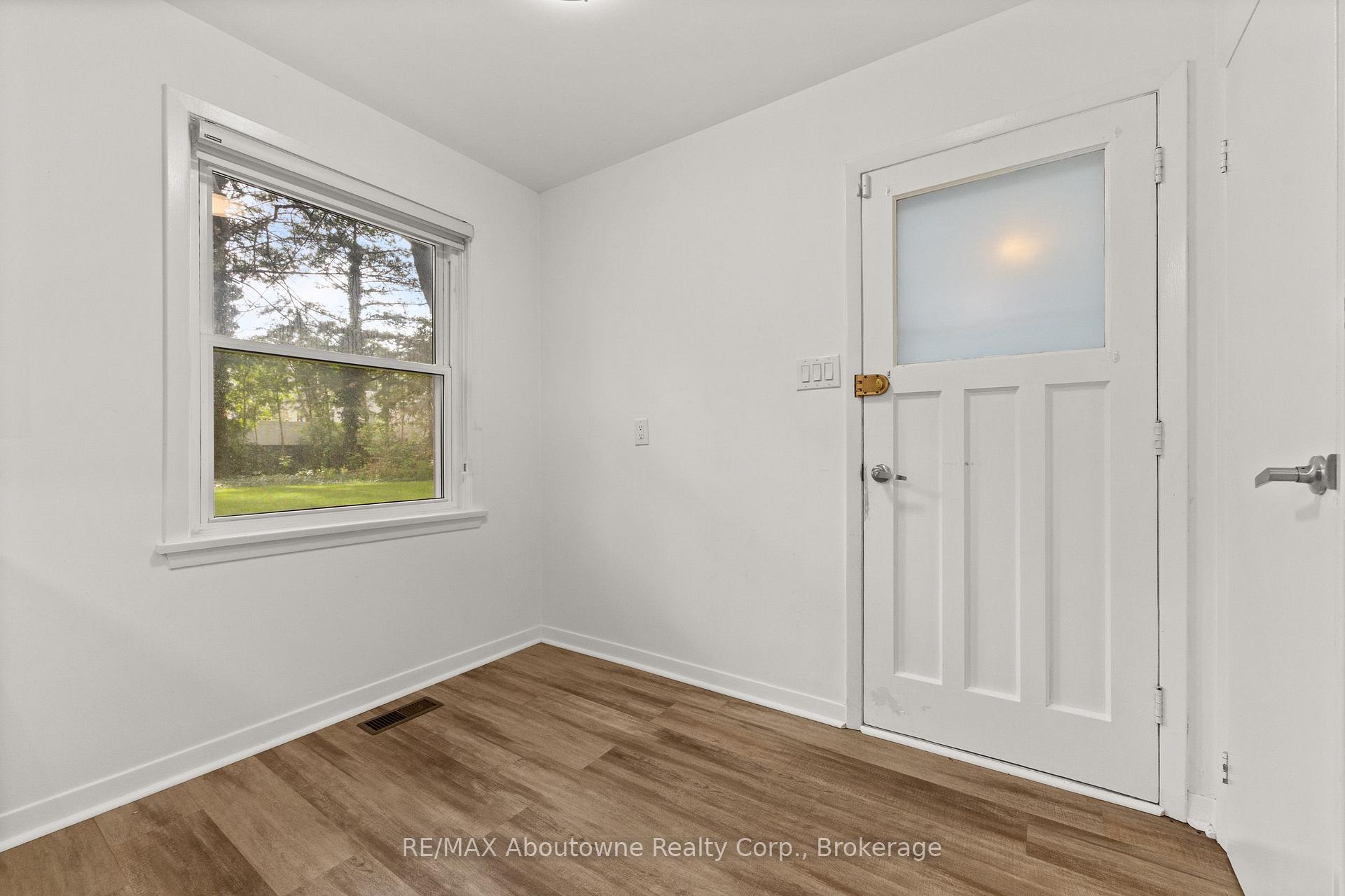 Photo 15 of 24 Valloncliffe Road, Markham, Bayview Glen — HOMEH