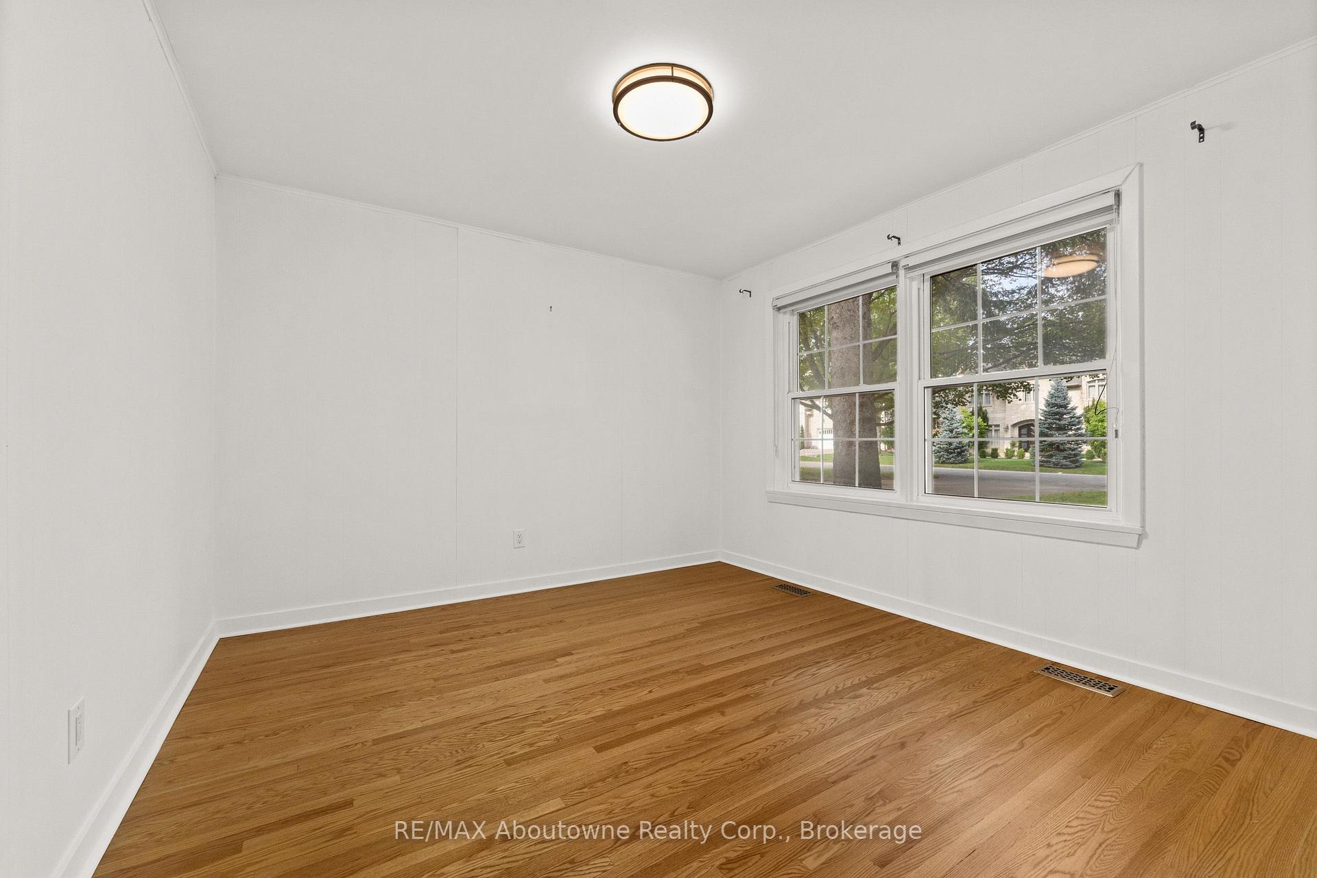 Photo 16 of 24 Valloncliffe Road, Markham, Bayview Glen — HOMEH