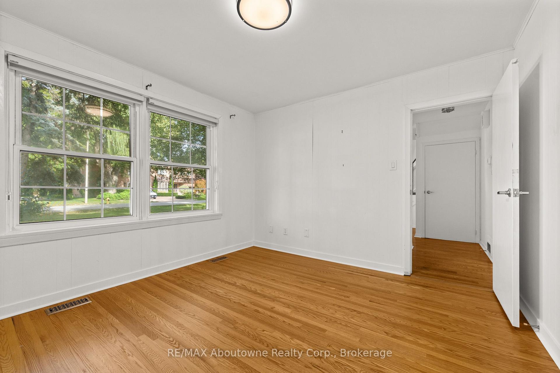 Photo 17 of 24 Valloncliffe Road, Markham, Bayview Glen — HOMEH