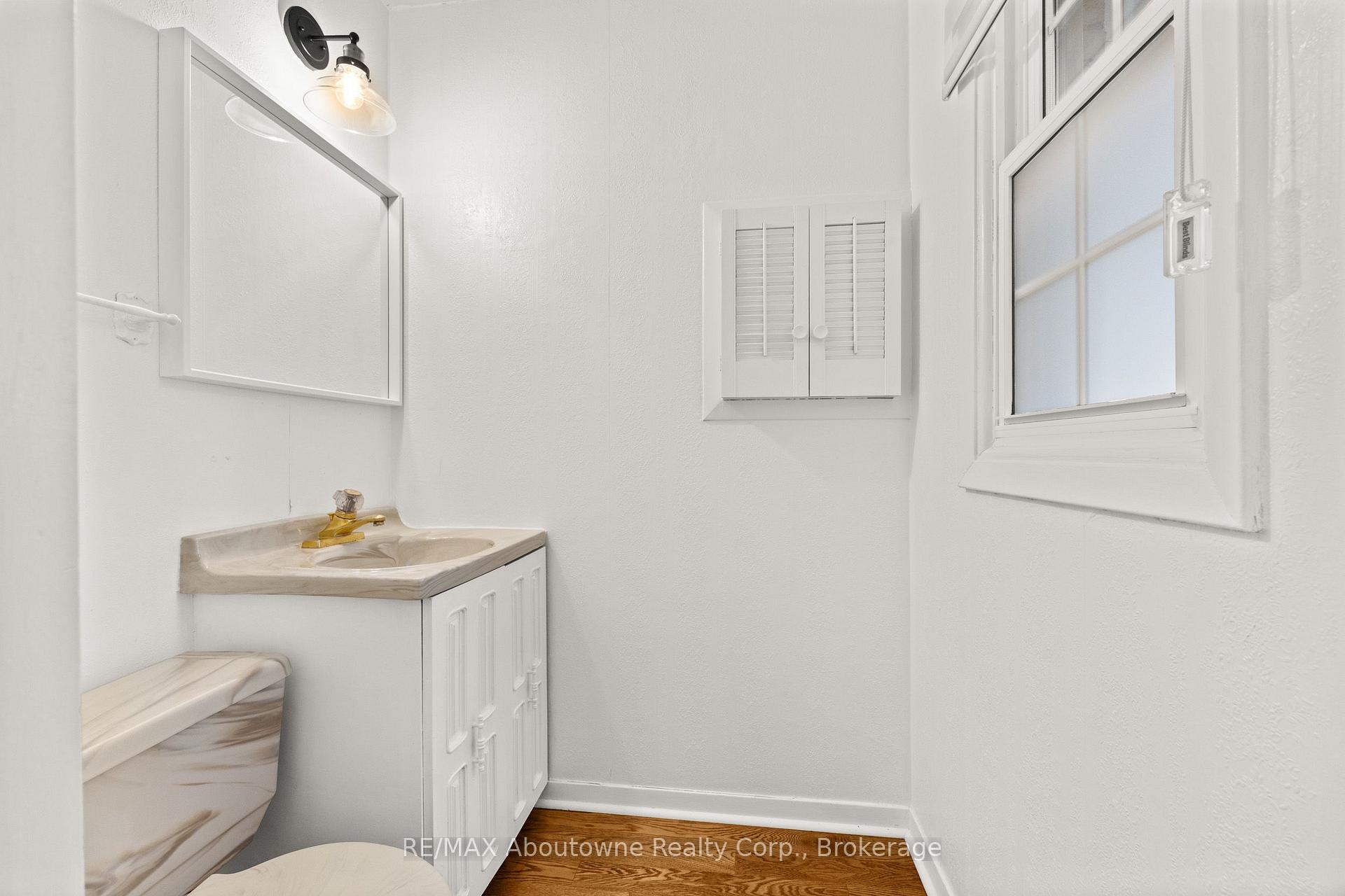 Photo 18 of 24 Valloncliffe Road, Markham, Bayview Glen — HOMEH