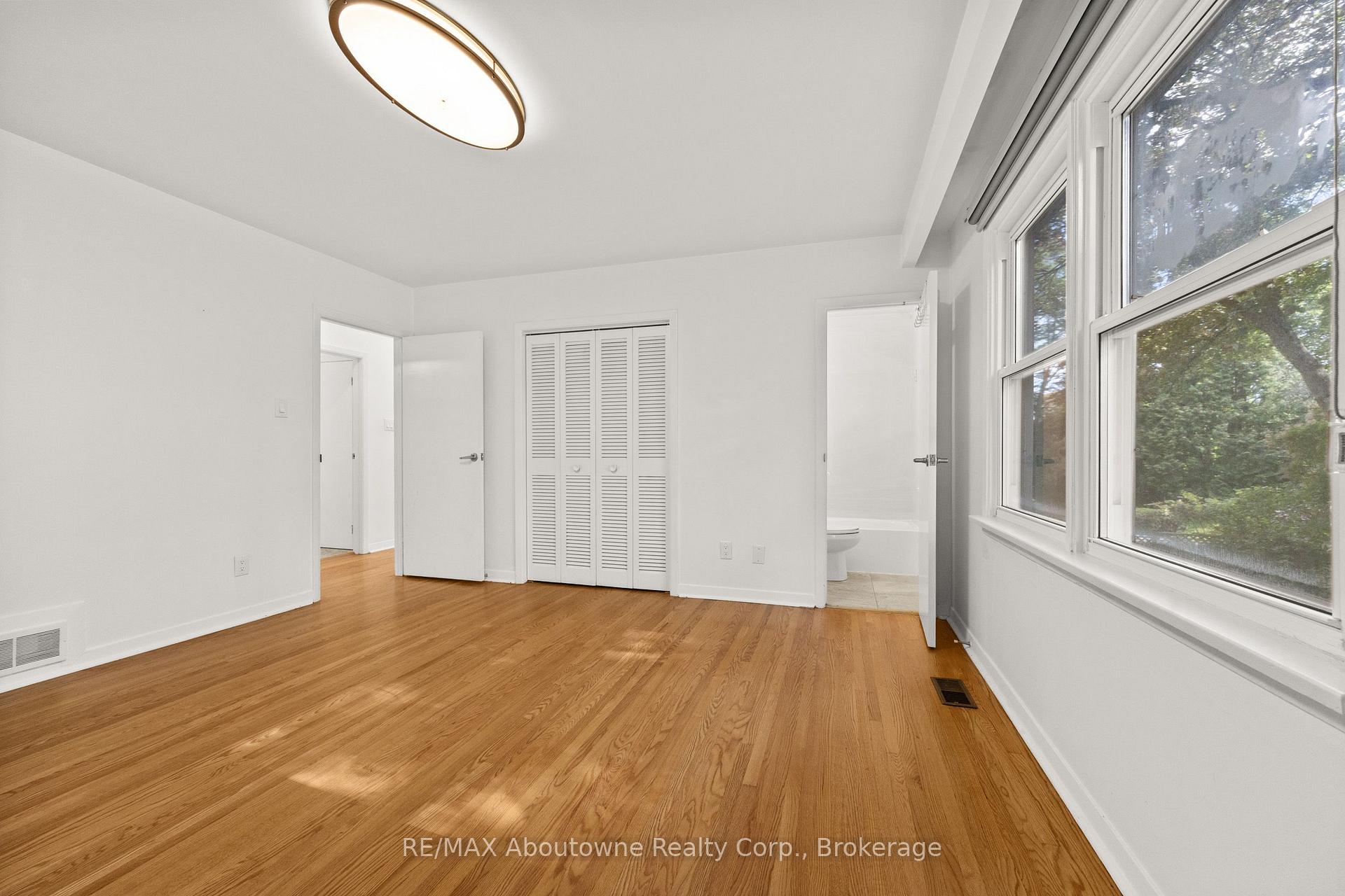 Photo 19 of 24 Valloncliffe Road, Markham, Bayview Glen — HOMEH