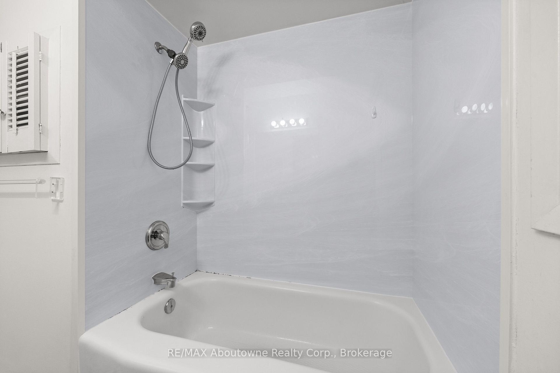 Photo 26 of 24 Valloncliffe Road, Markham, Bayview Glen — HOMEH