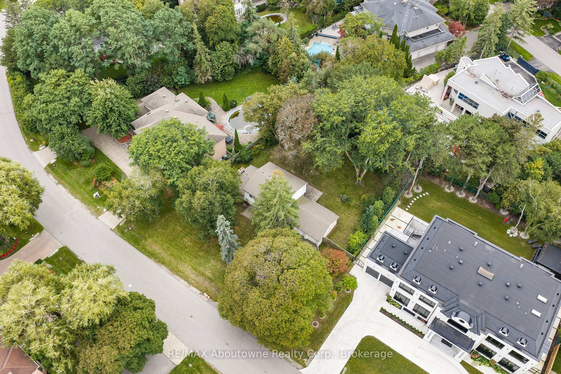 Photo 32 of 24 Valloncliffe Road, Markham, Bayview Glen — HOMEH